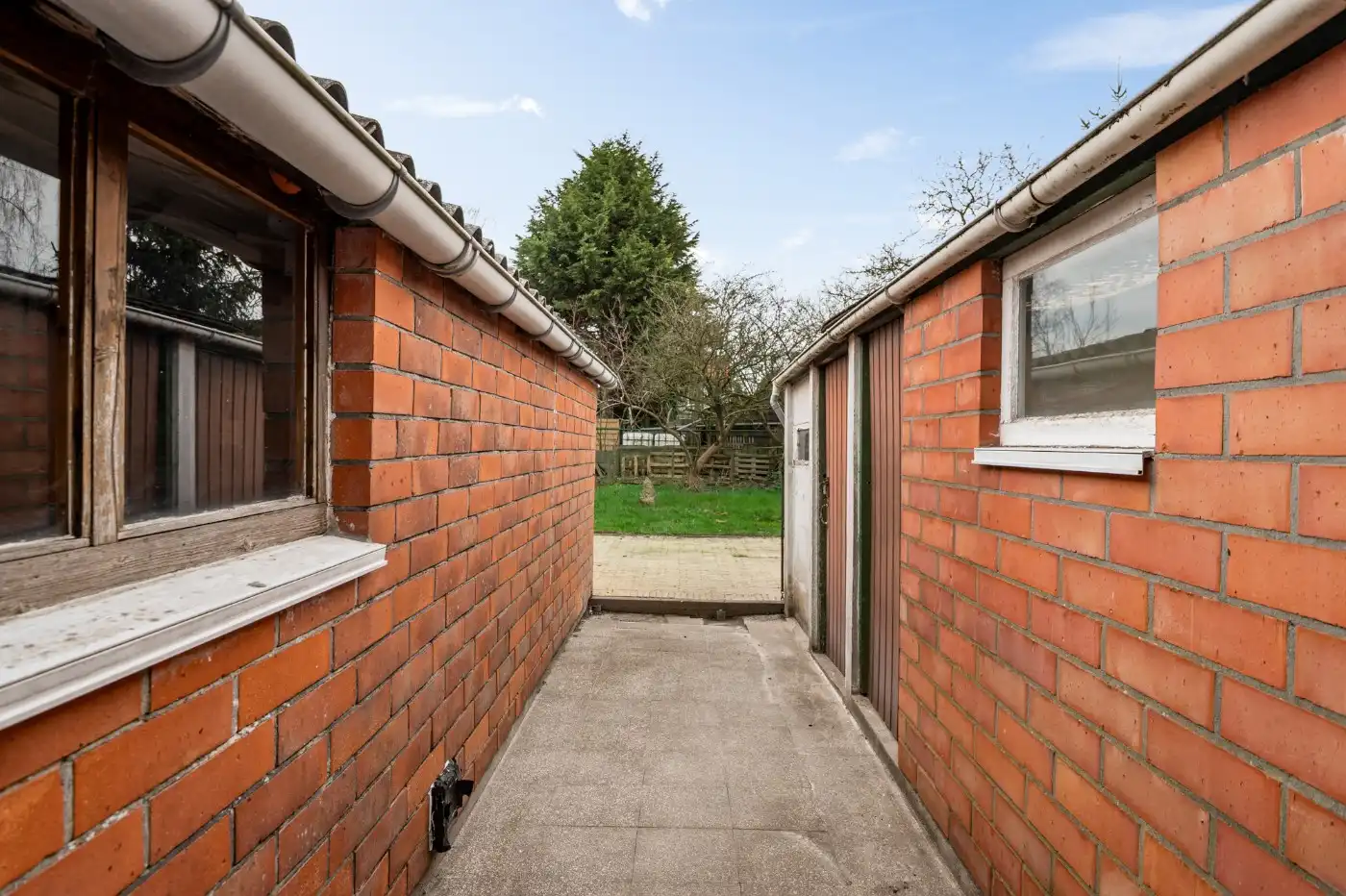 Te renoveren woning met 2 slpk. en tuin foto 22