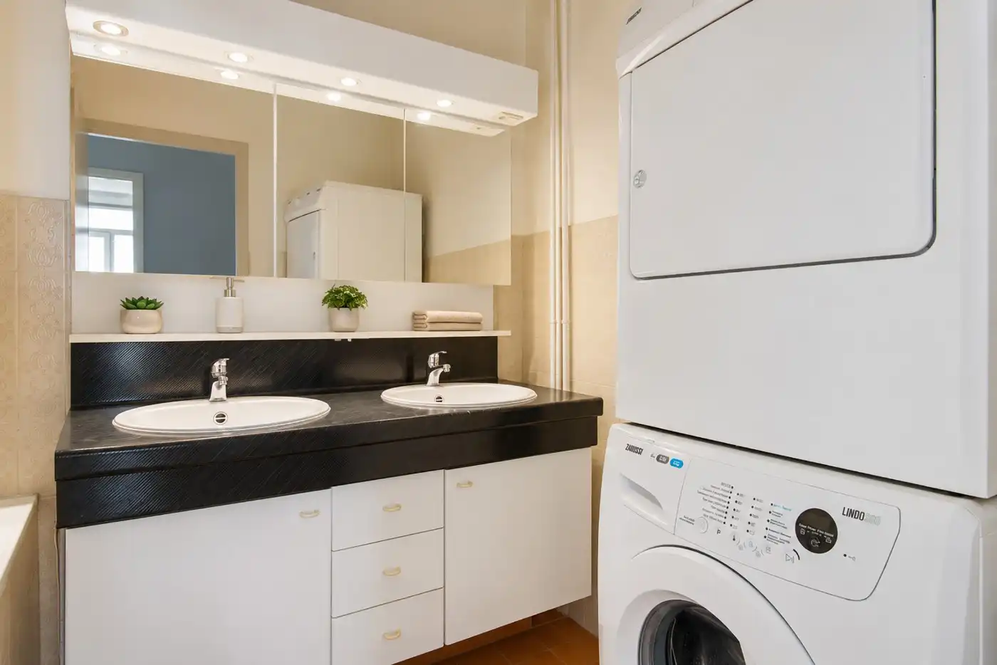 Ruim 3-slpk. appartement met terras en prachtig zicht in Berchem foto 8