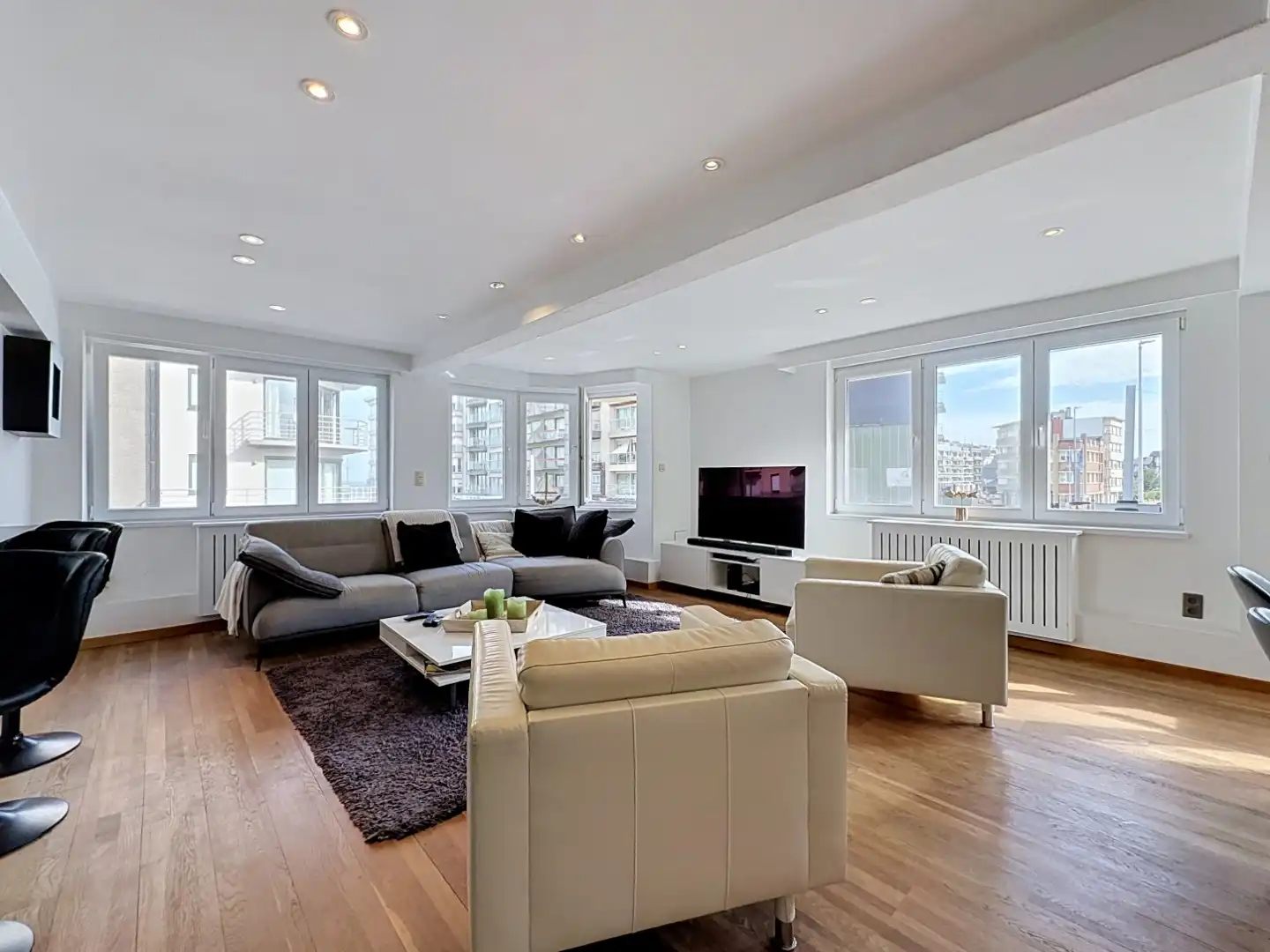 Ruim appartement nabij de zee. foto {{pictureIndex}}
