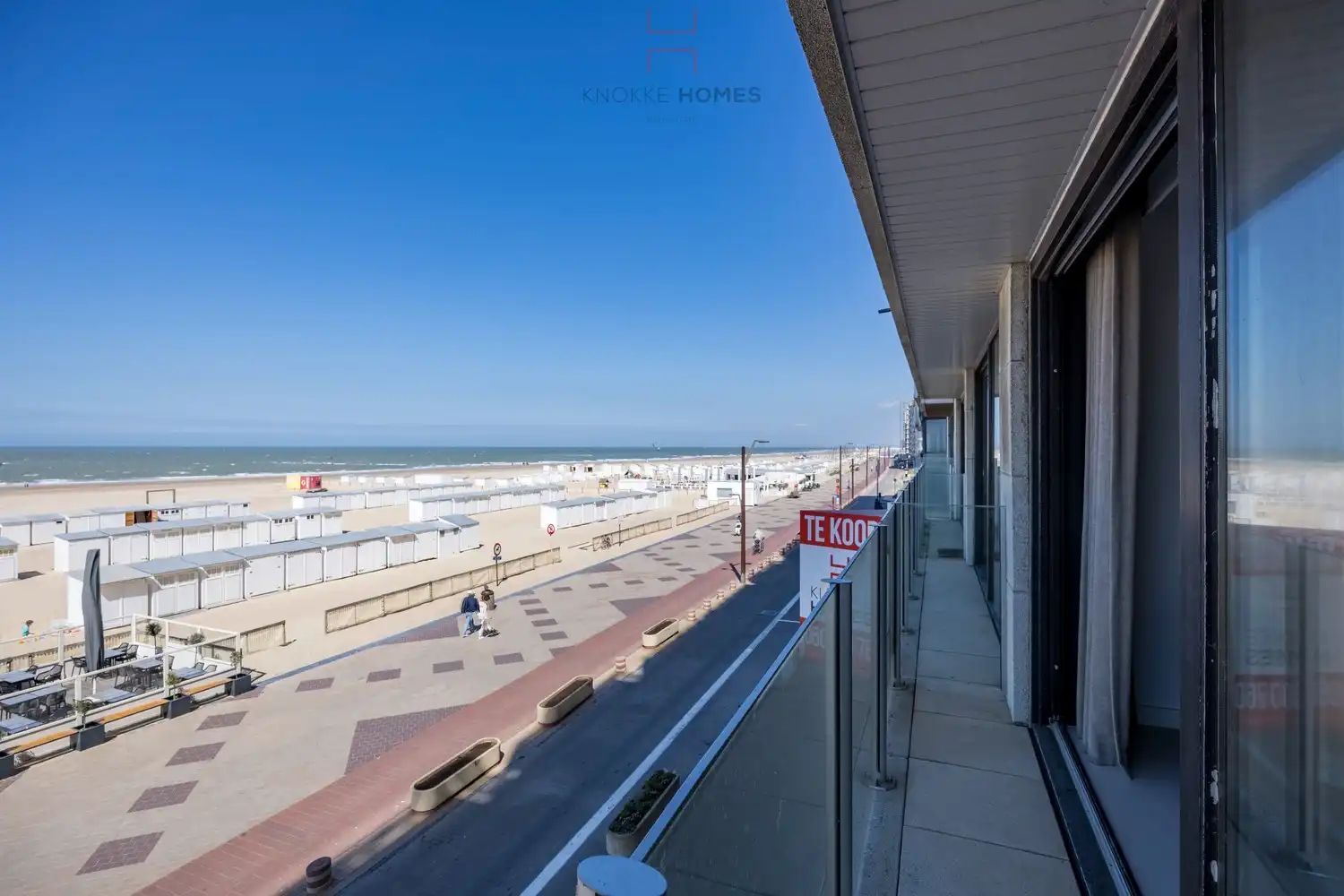 Mooi gerenoveerd vakantie-appartement op de zeedijk in Duinbergen foto 4