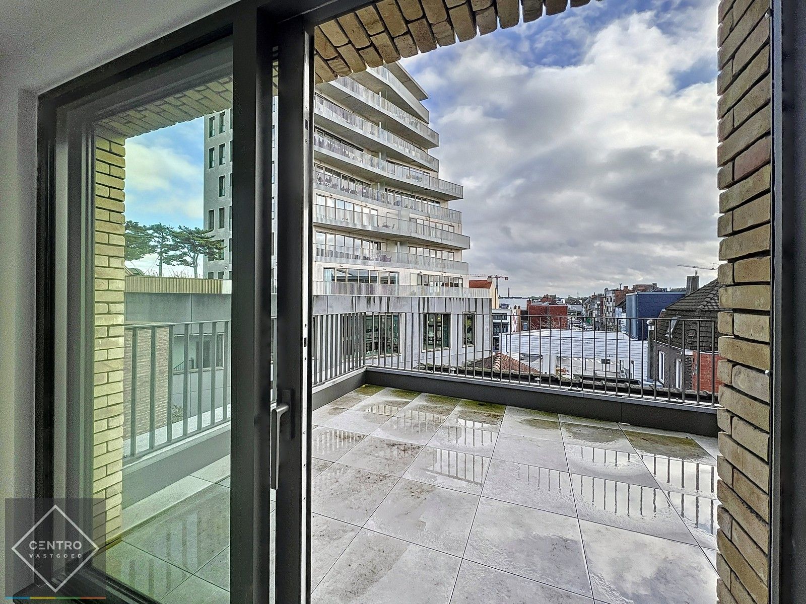 NB-appartement (103m²) met RUIM zonneterras (26m²) pal in het CENTRUM van Kortrijk ! Aankoop aan 6% BTW mogelijk! foto 15
