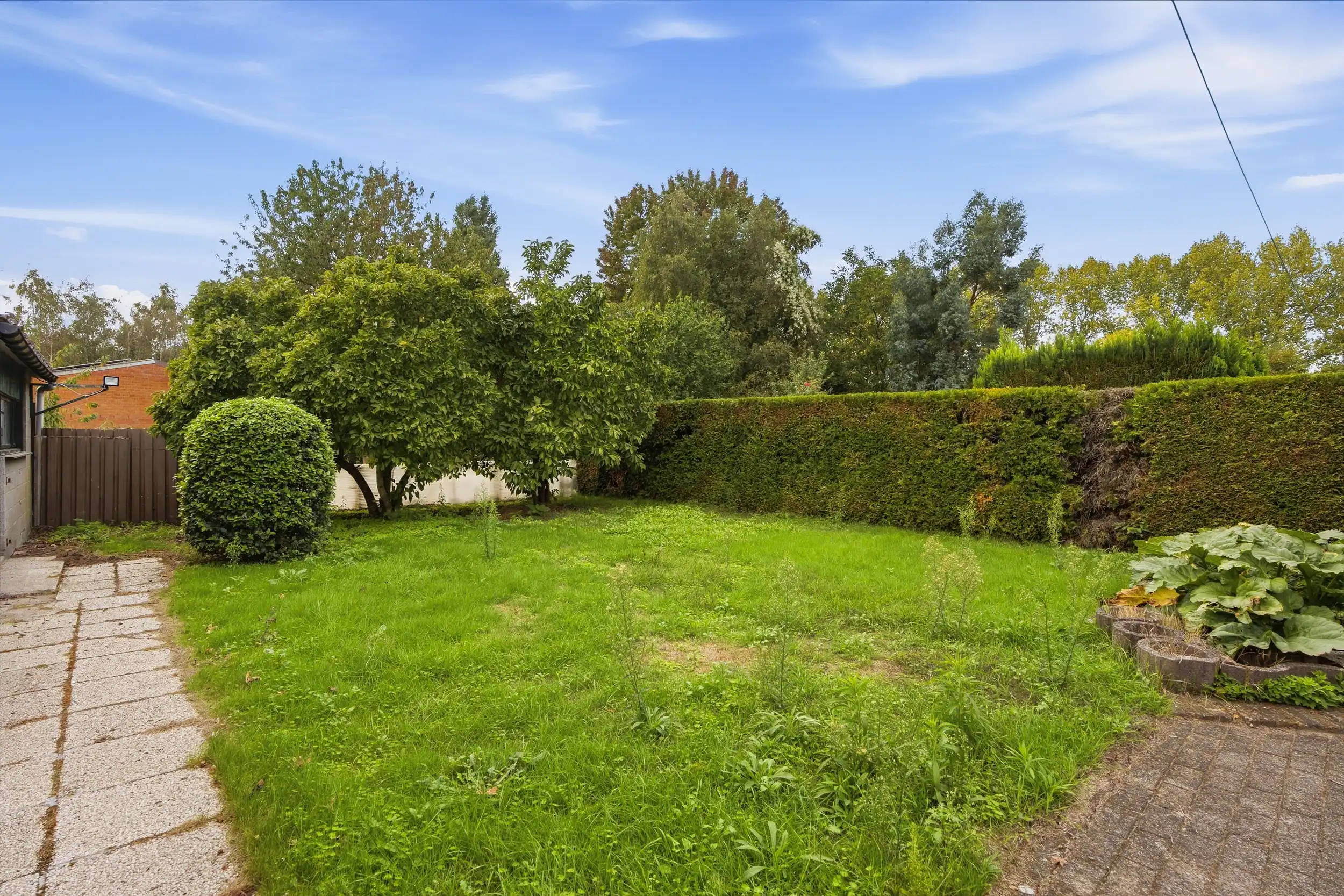 Ruime gezinshuis met garage in het groen foto 22