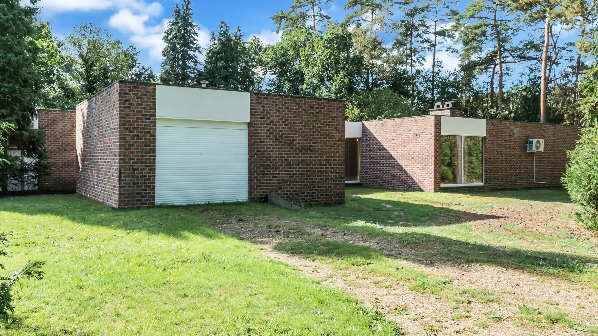 Unieke gelijkvloerse woning  (242 m²) op een uitzonderlijk groot perceel van 28a 17ca foto 3