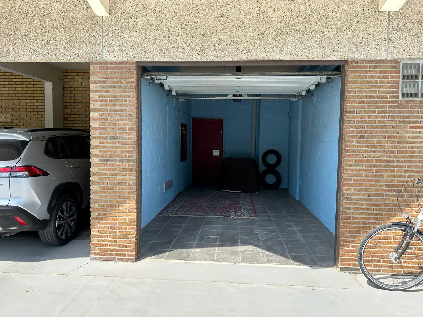 Ongemeubileerde studio met private garagebox en kelderberging foto 10