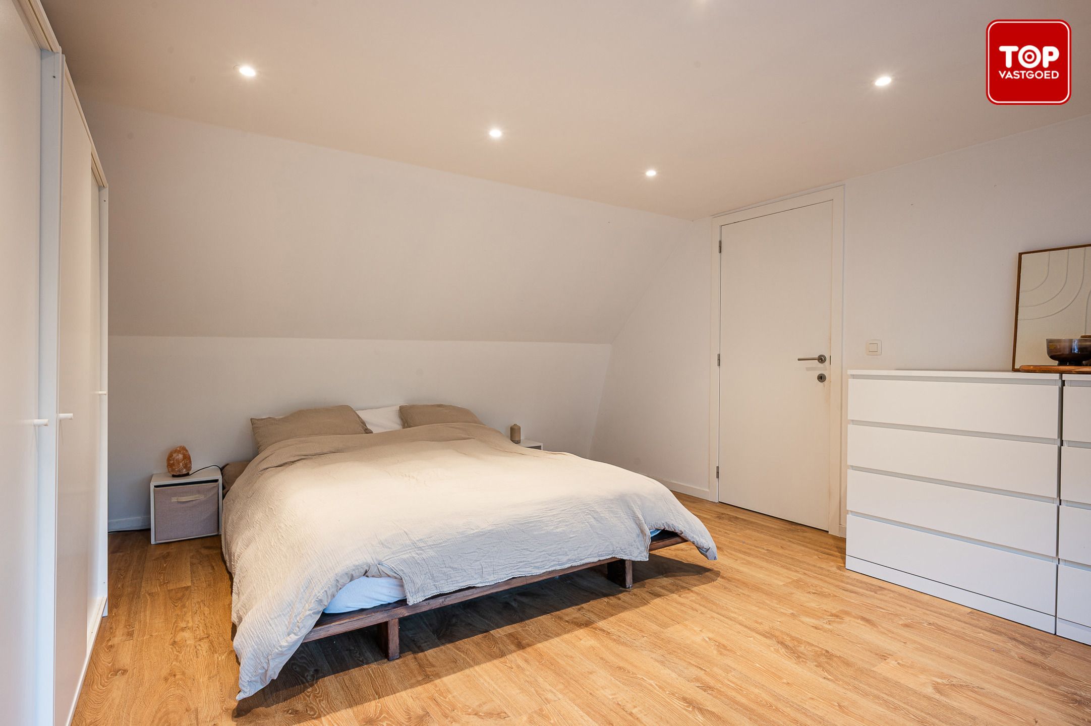 instapklare appartement met twee slaapkamers en terras foto 15