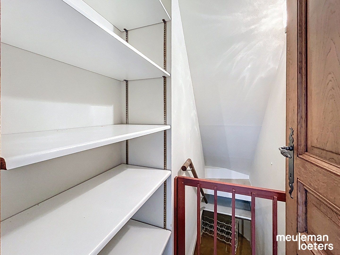 Ruime gezinswoning met garage foto 16