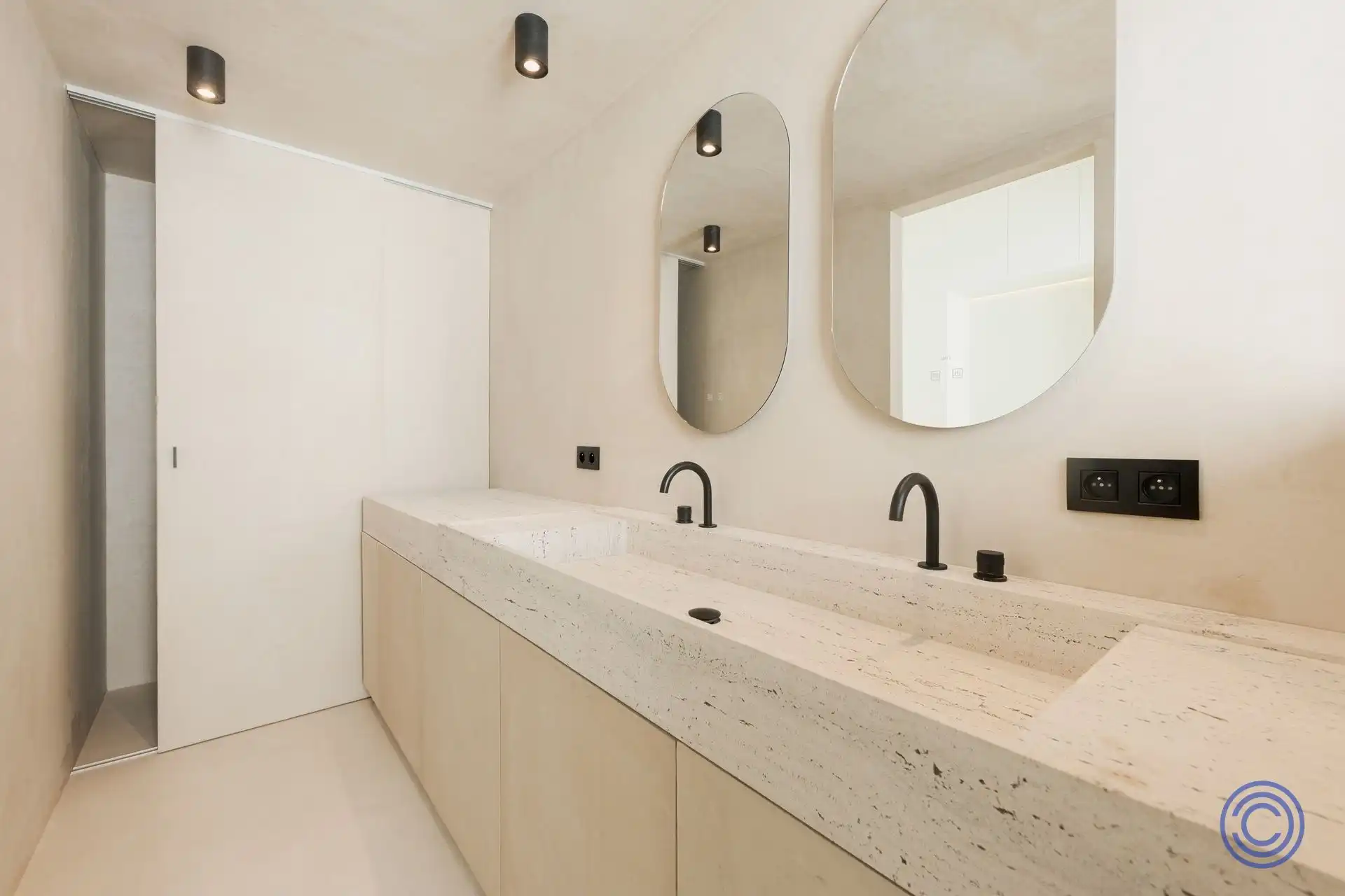 KIJKDAG 11/07: Stijlvol wonen nabij de Marnixplaats – luxueus gerenoveerd appartement met terras! foto 8
