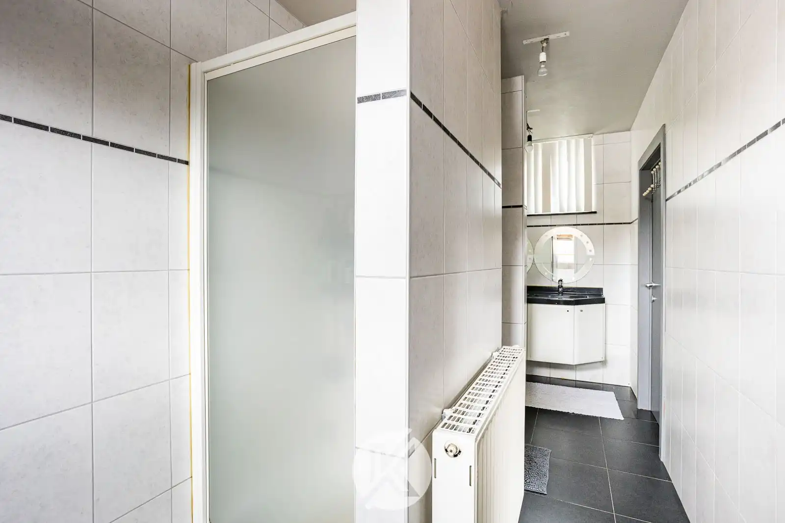 Moderne gezinswoning met aparte garage foto 19