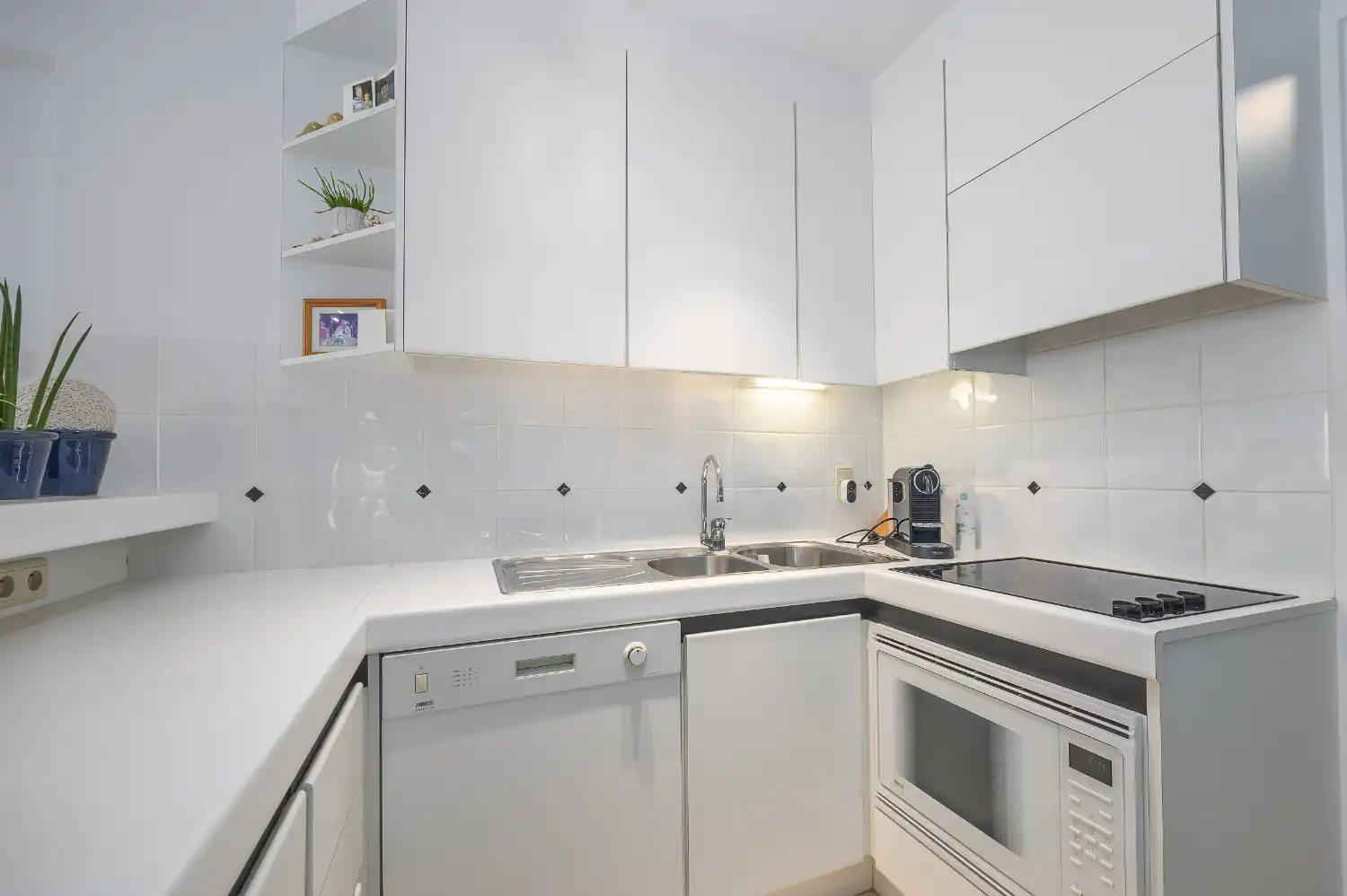 Luxe appartement op de zeedijk met panoramisch zeezicht en zuidgericht terras foto 14