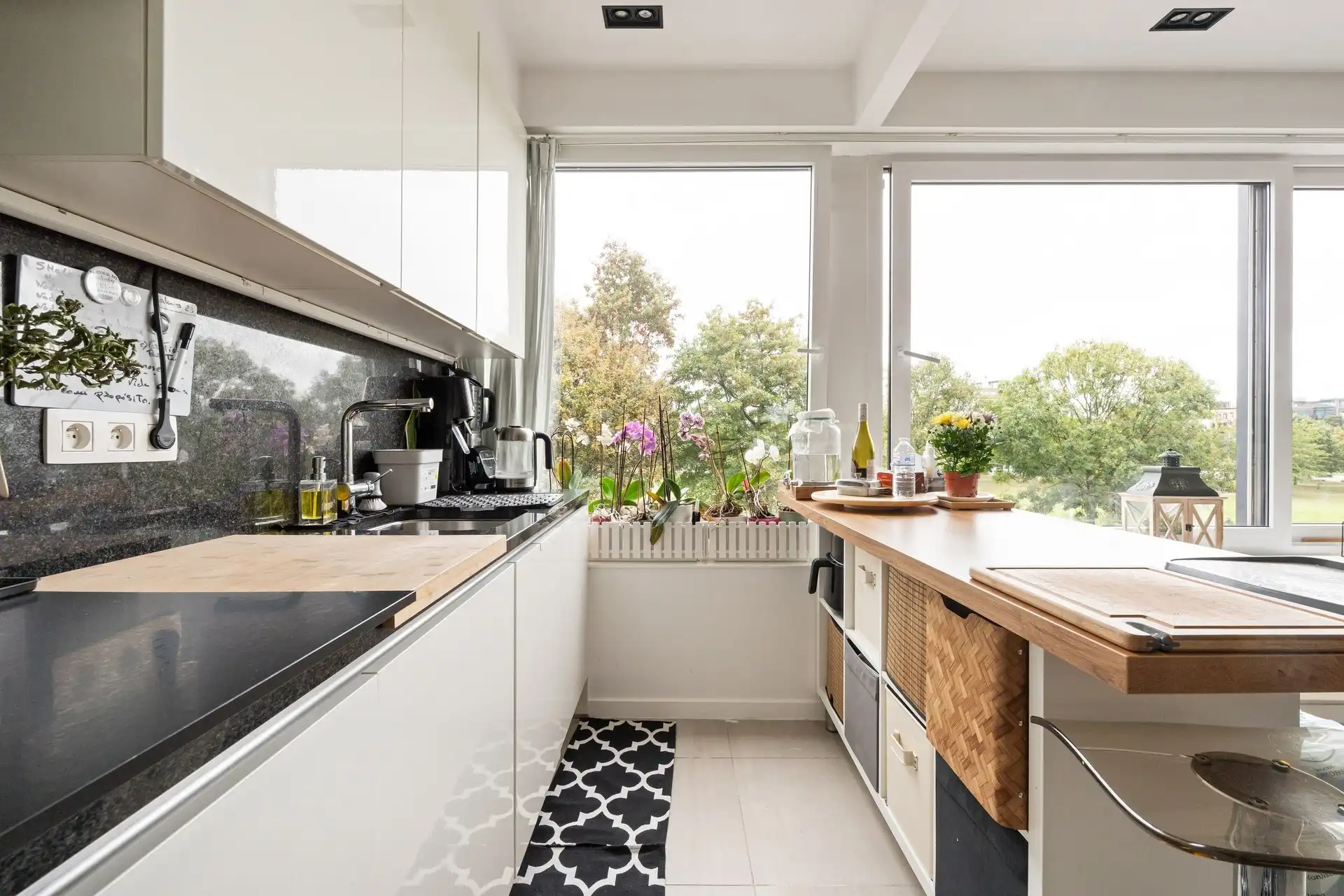 Lichtrijk appartement met 2 slaapkamers en uitzicht op Park Spoor Noord foto 6