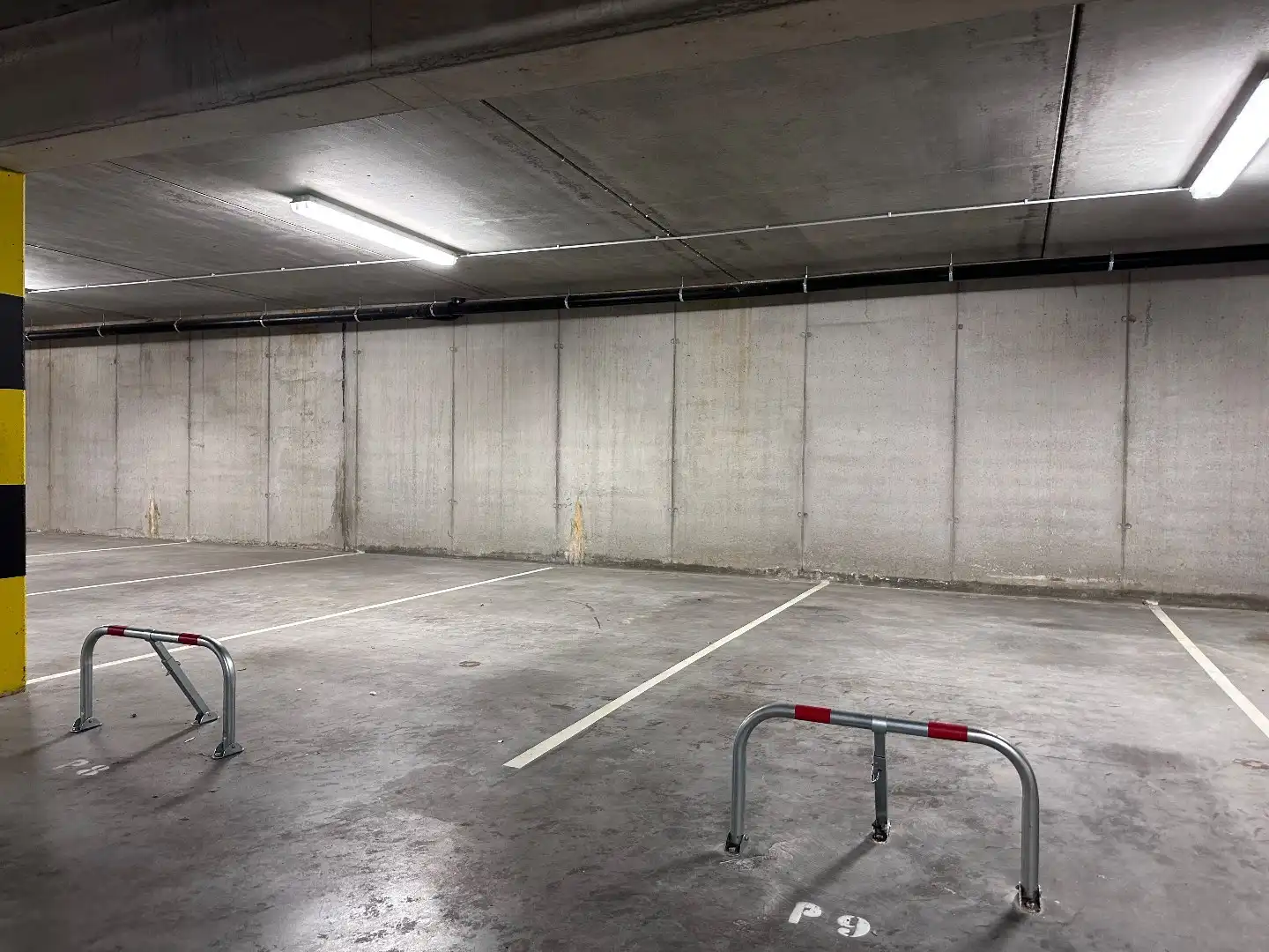 Ondergrondse parkeerplaats in centrum Gistel  foto {{pictureIndex}}