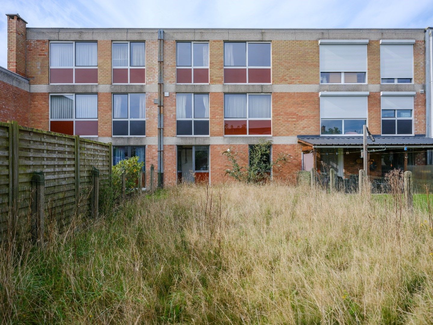 Ruime te renoveren bel-étage woning met 3 slaapkamers en garage. foto 4