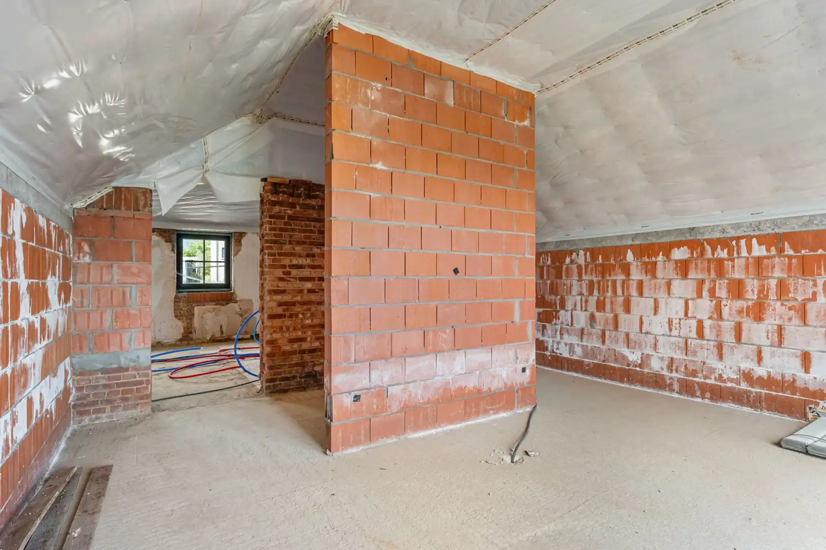Ruime woning met karakter en afwerkingsmogelijkheden in Budingen foto 19