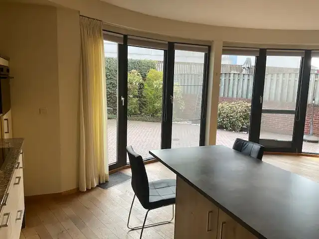 Gelijkvloersappartement met 2 slaapkamers, 2 badkamers en tuin foto 7