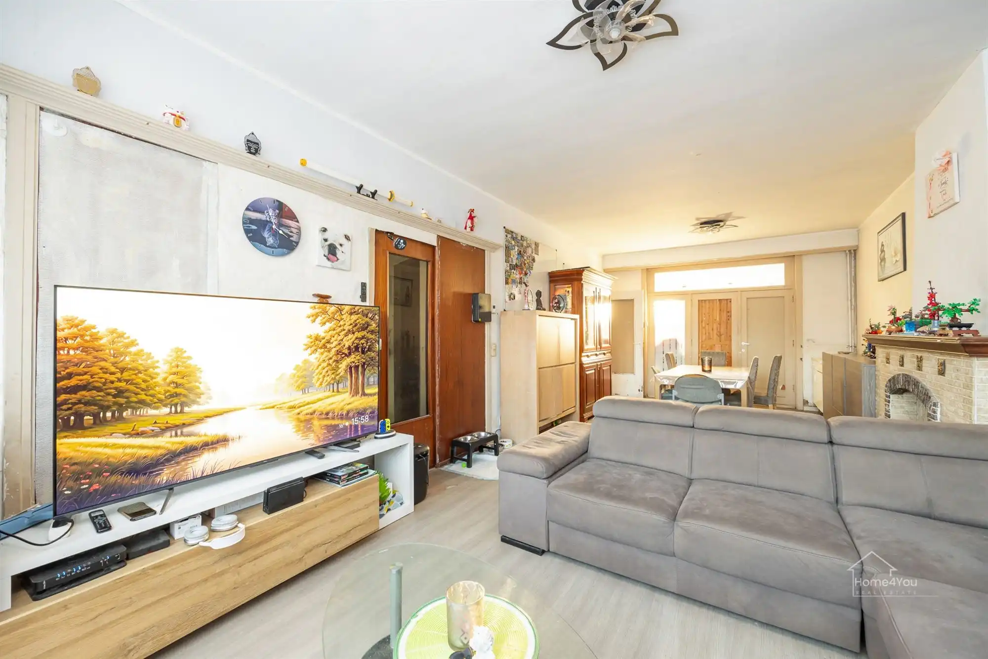 Op te frissen woning met zéér ruime extra zolder foto 3