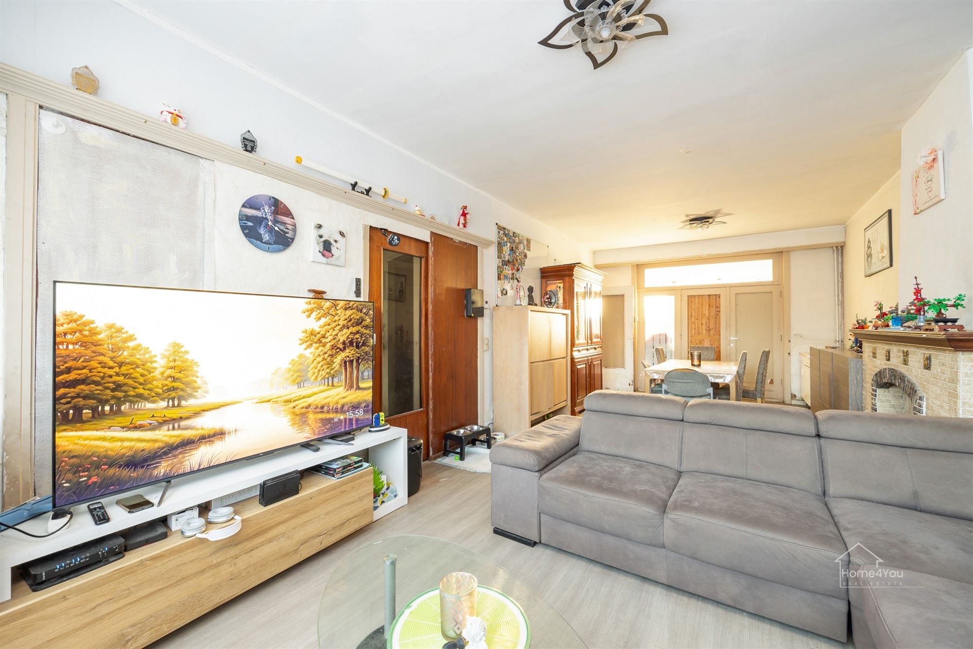 Op te frissen woning met zéér ruime extra zolder foto 3