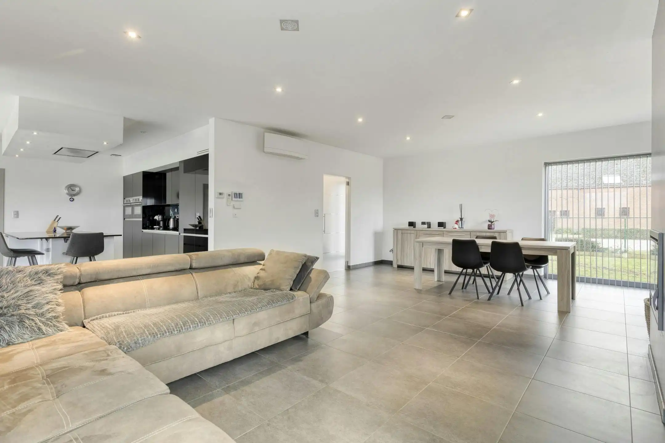 Modern alleenstaand huis te koop in Oppuurs foto 2