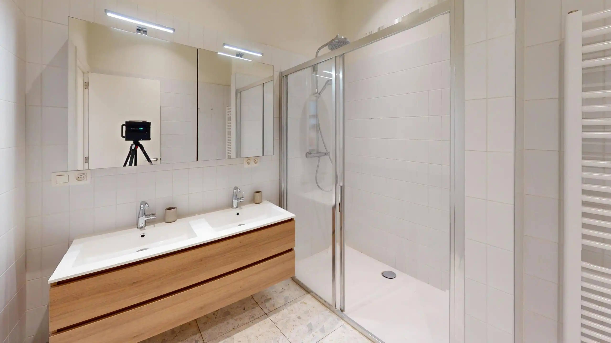 ANTWERPEN CENTRUM - Gemeubeld app. met vier slaapkamers foto 9