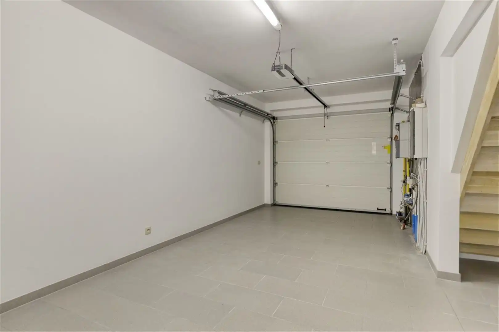 Uitzonderlijk ruime en toekomstgerichte woning met een indrukwekkende 358m² bewoonbare opp. EPC-label A. Residentiële woonwijk met winkels, scholen, horeca en andere voorzieningen vlakbij. foto 14