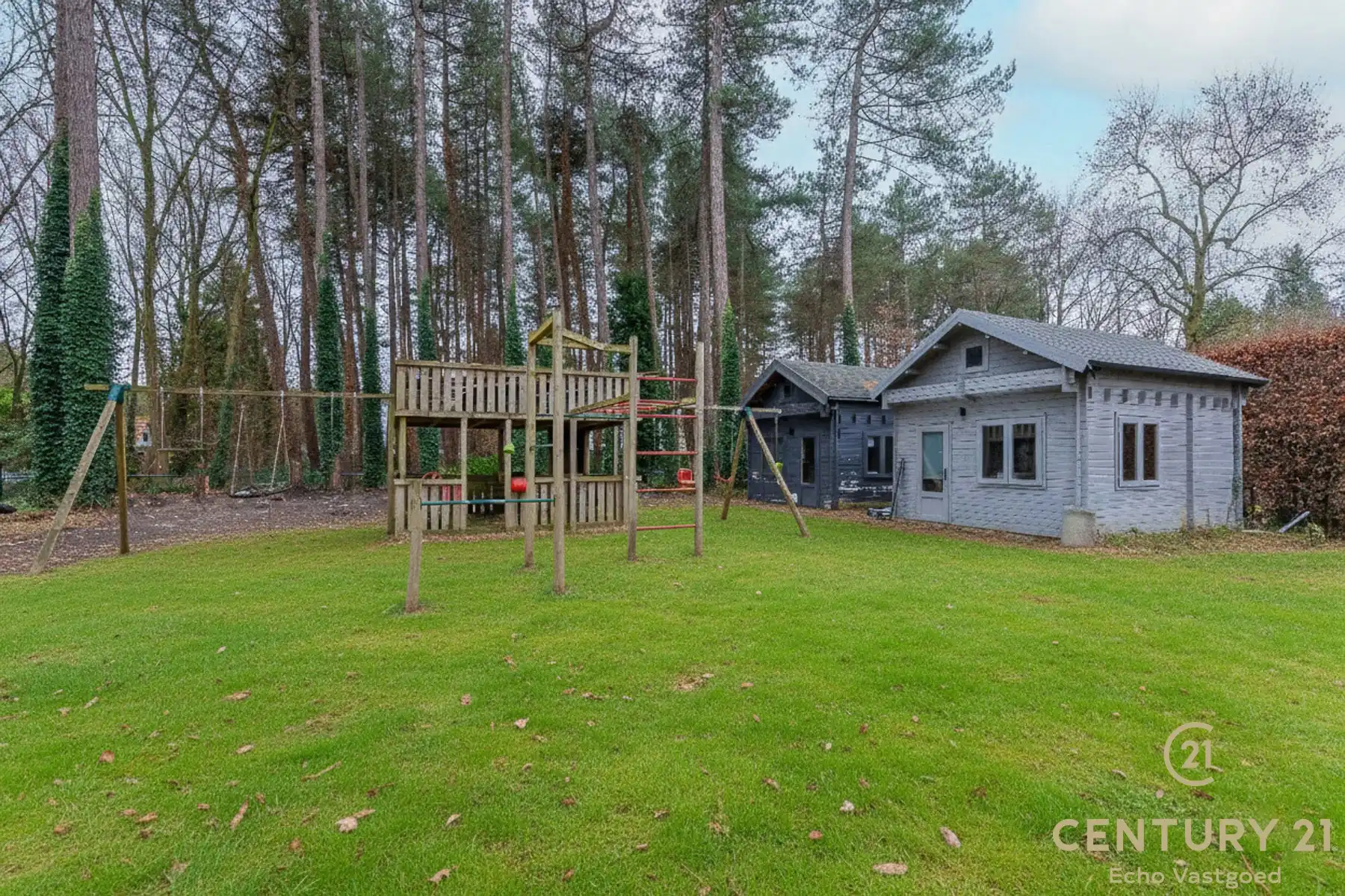 Unieke te renoveren villa in villawijk “De Lint” foto 3