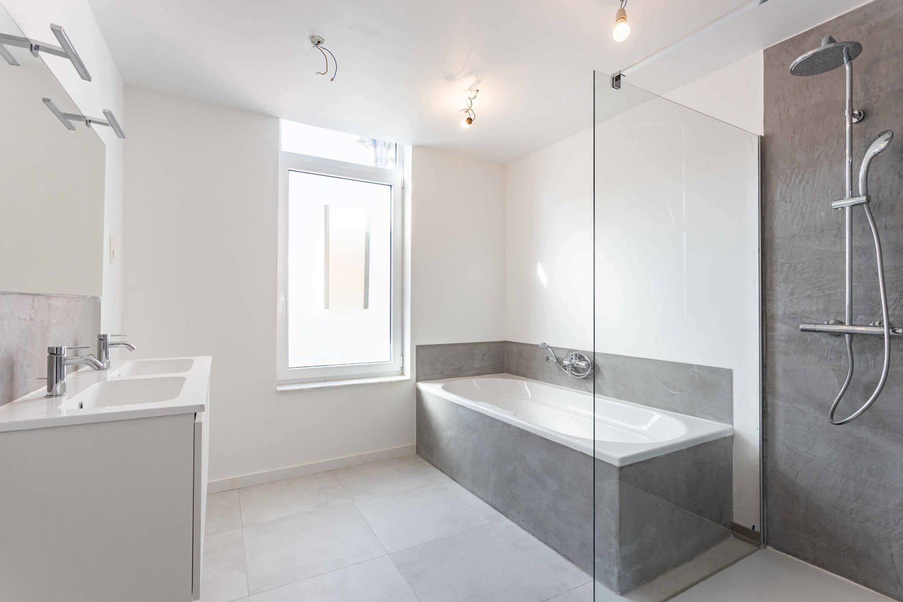 Volledig vernieuwd appartement met terras van 59m2! foto 19