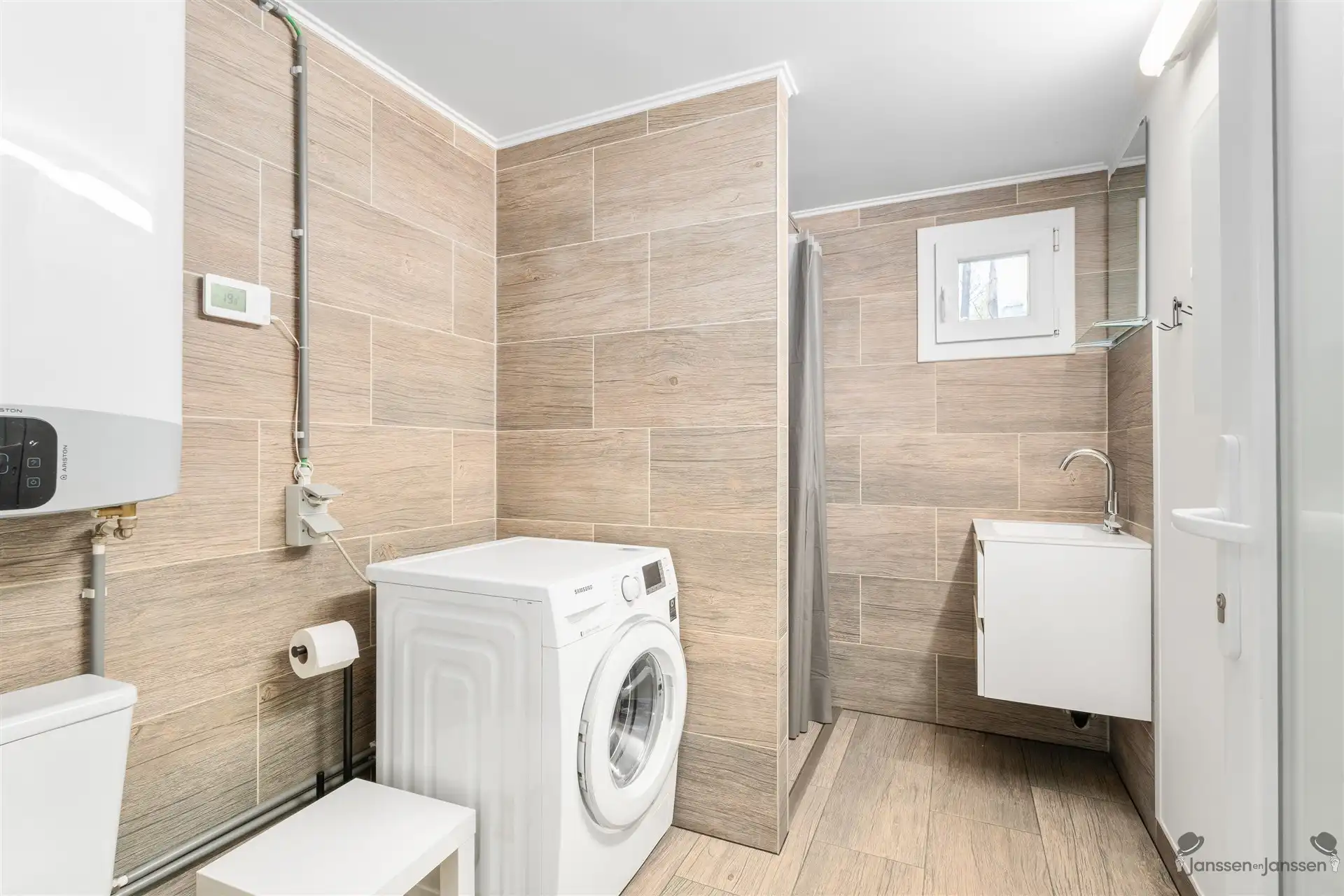 Vrijstaande woning met modern bijgebouw en renovatiepotentieel in groen Beverlo foto 14