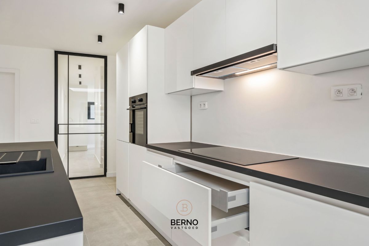 Prachtige (ver)nieuwbouw met autostaanplaats vlakbij de 'Heide' foto 8