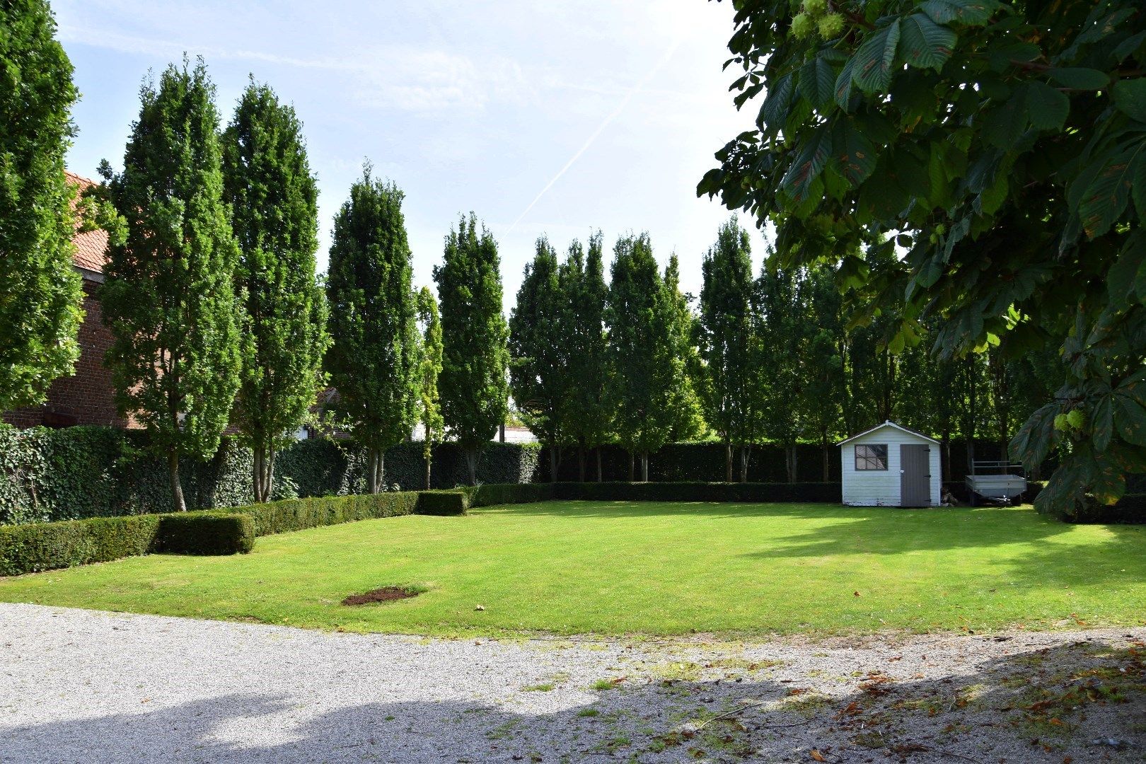 Unieke eigendom met 5 slaapkamers, groot terras én zonnige tuin in het centrum van Gullegem foto 16