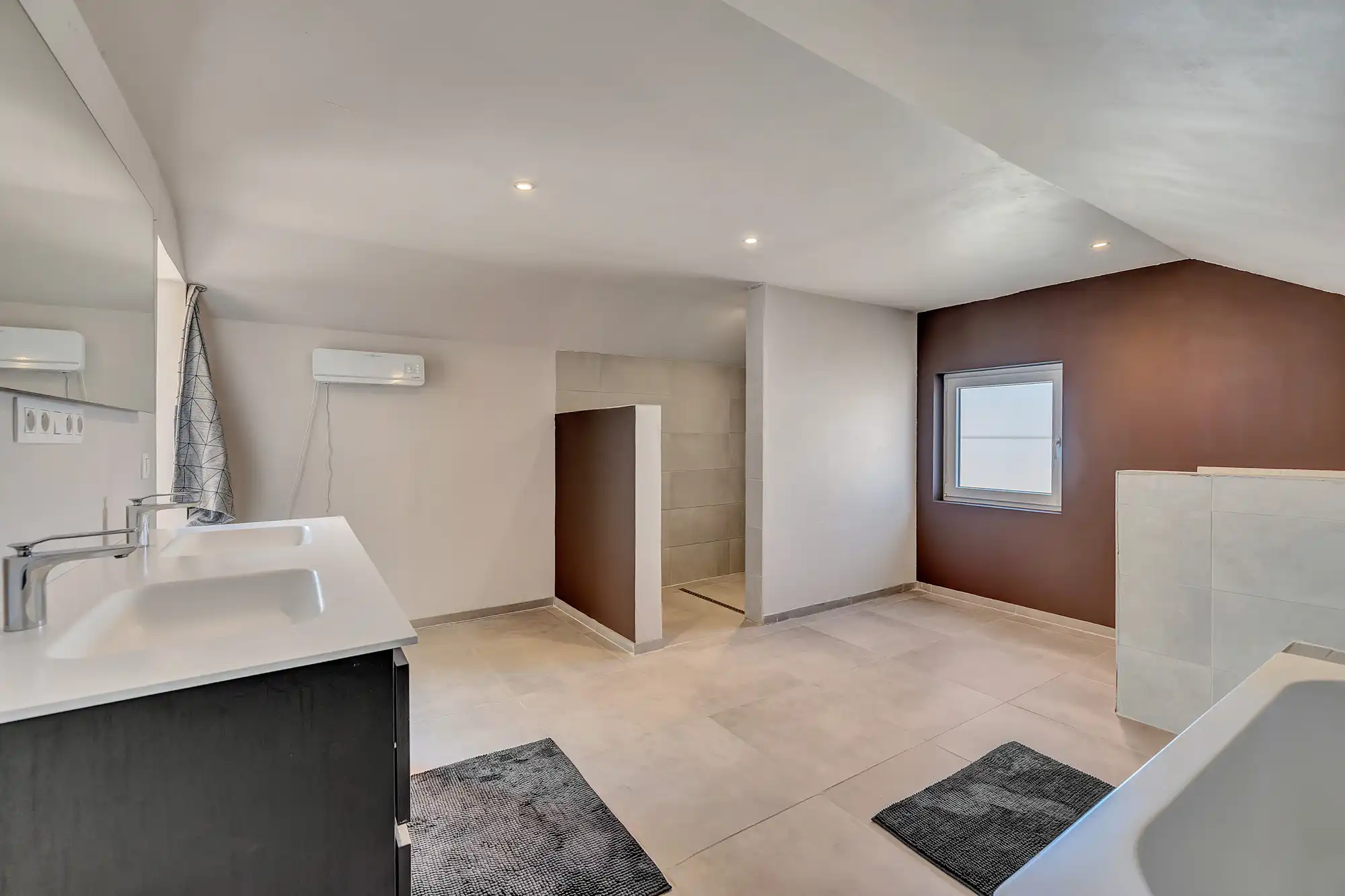 Ruime gezinswoning met 4 slaapkamers foto 9