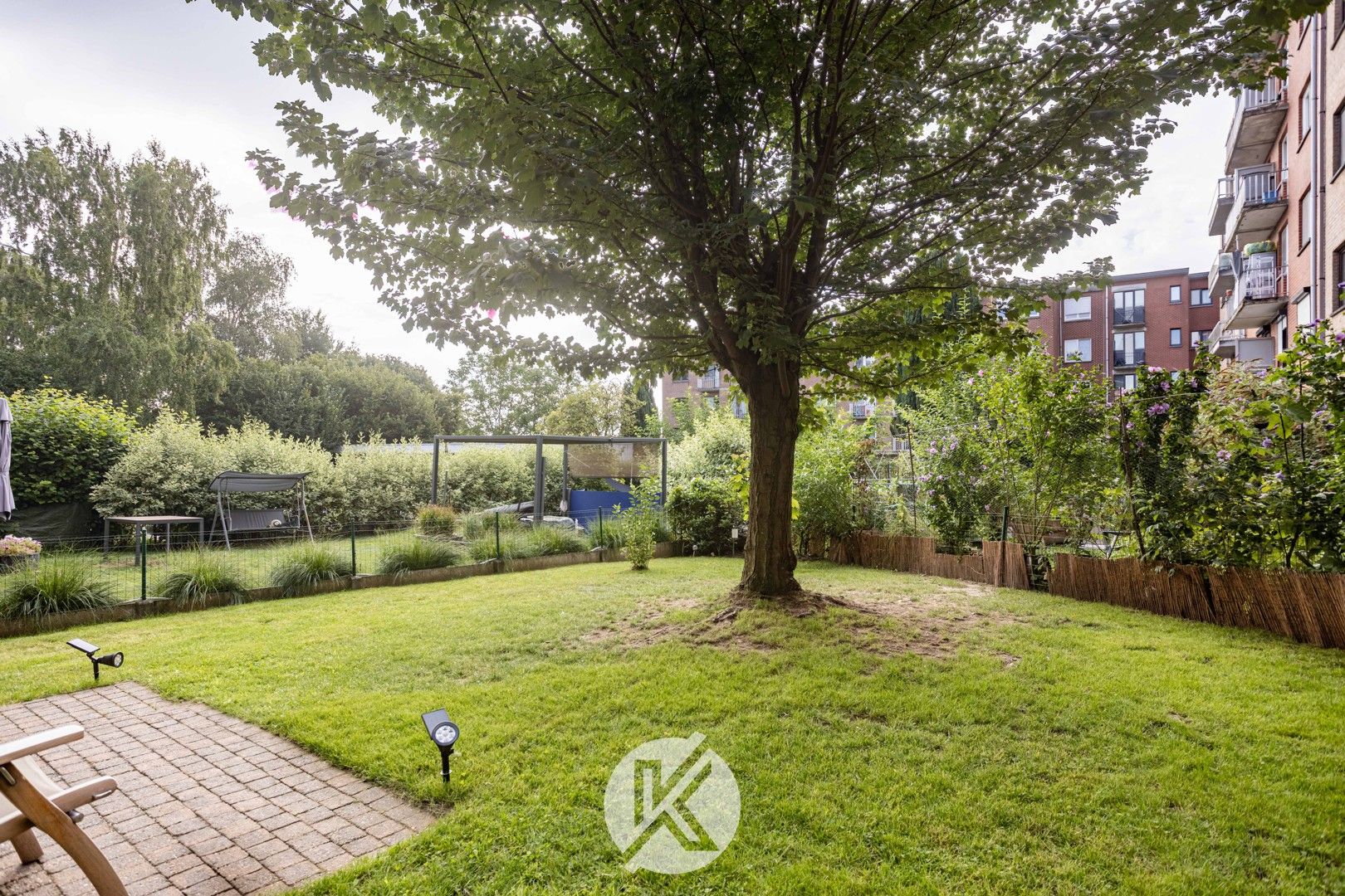Smaakvol gelijkvloers appartement met tuin foto 12