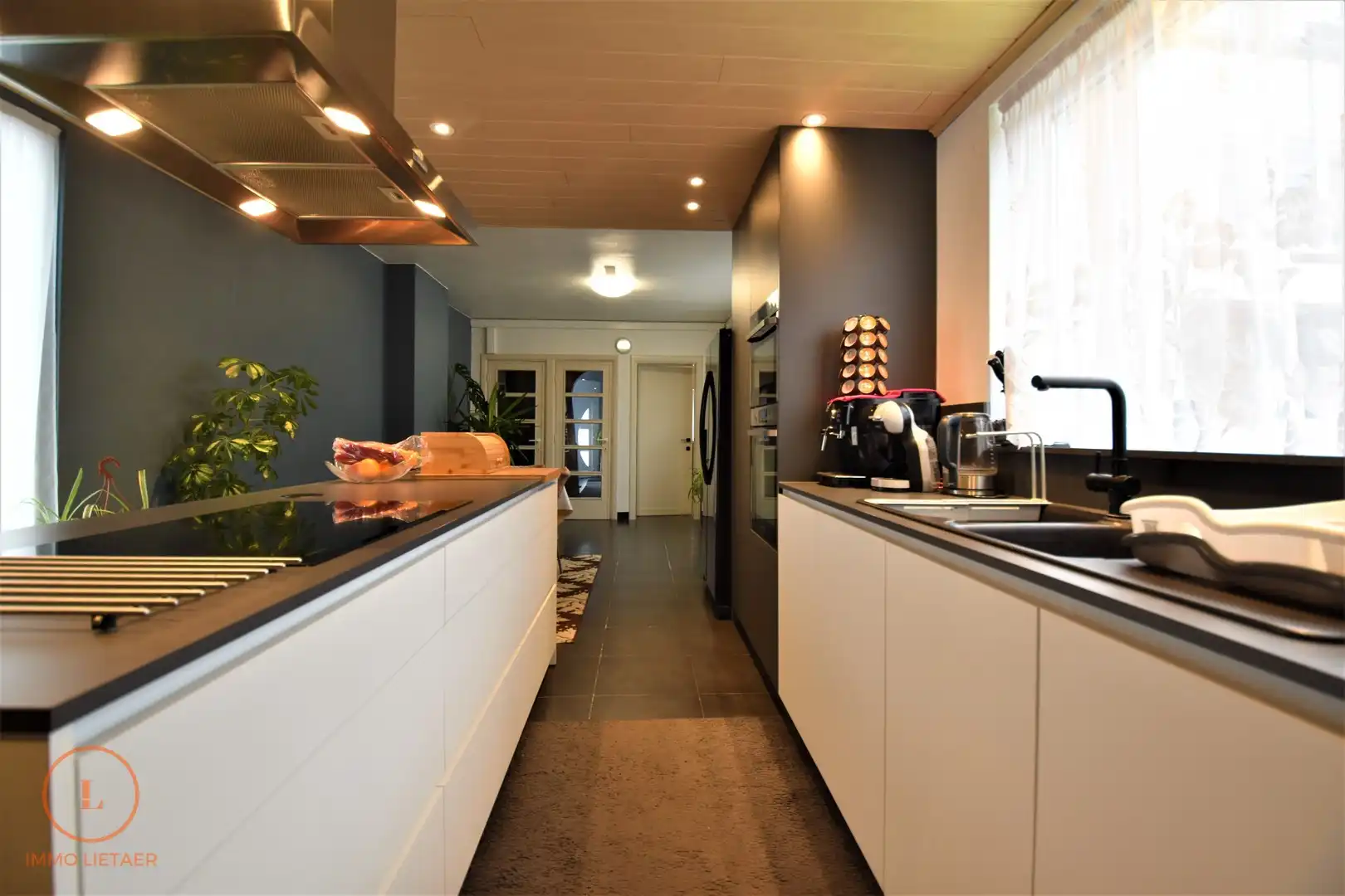 Ruime instapklare woning met 4 slaapkamers en studio, tuin en garage foto 12