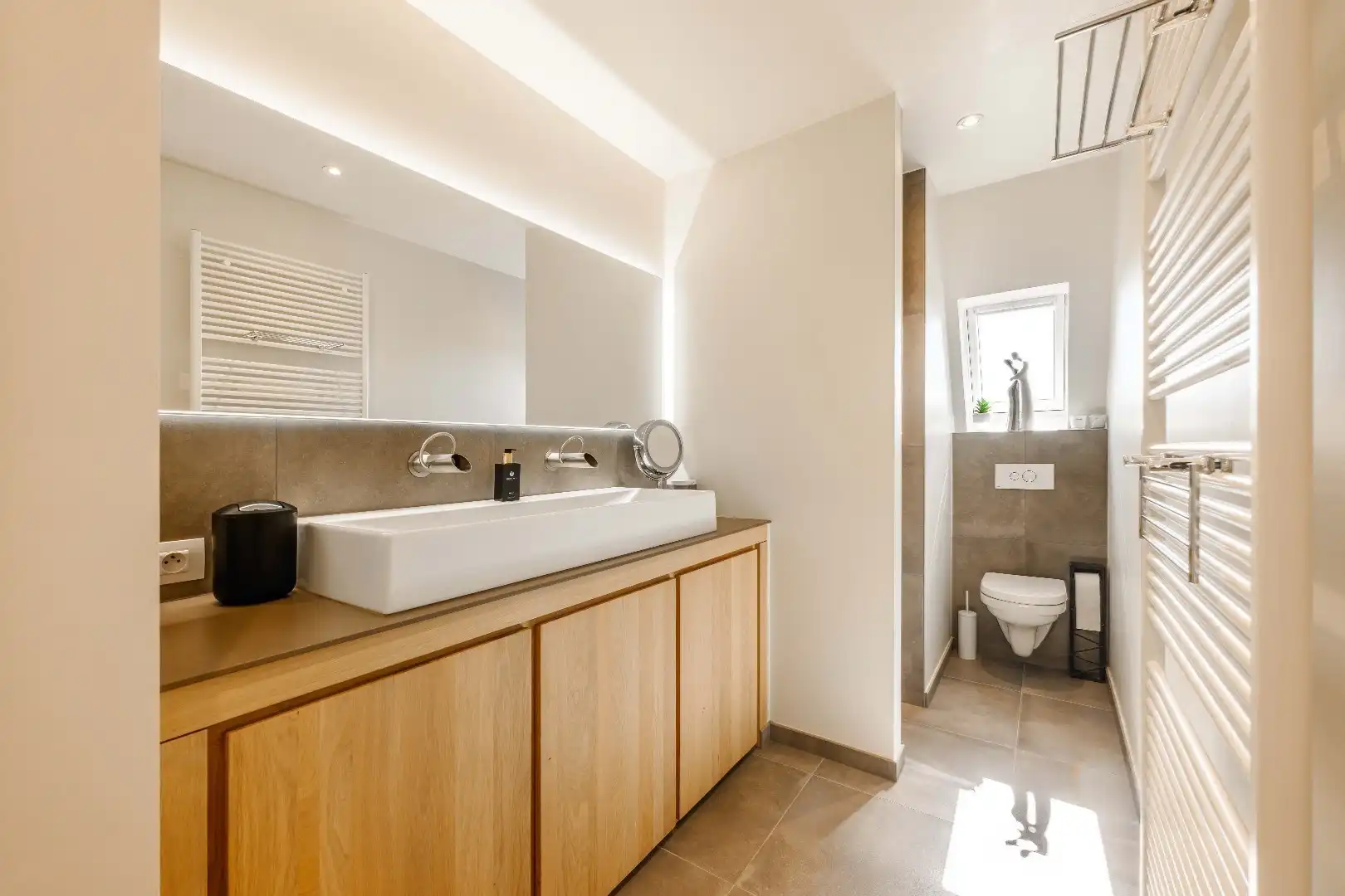 LUXUEUS PENTHOUSE (BJ 2019) MET GUNSTIGE LIGGING foto 17