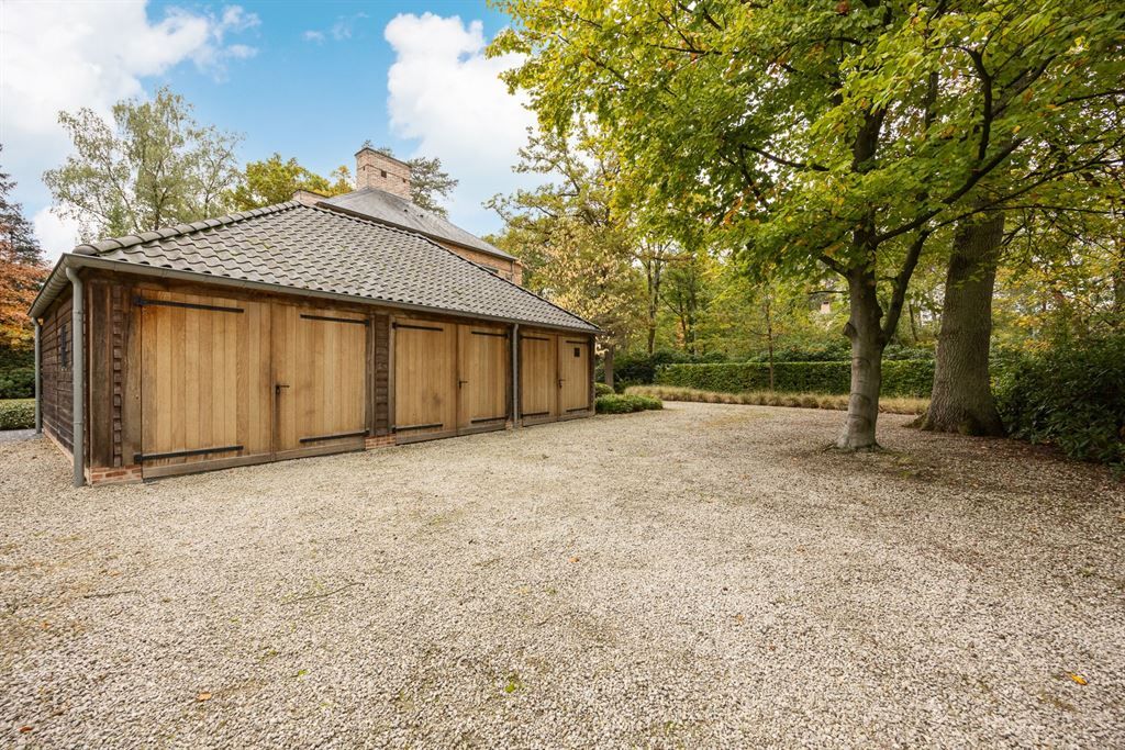 Prachtige manoirvilla met tijdloze allure en een elegante architectuur in Hof ter Linden foto 24