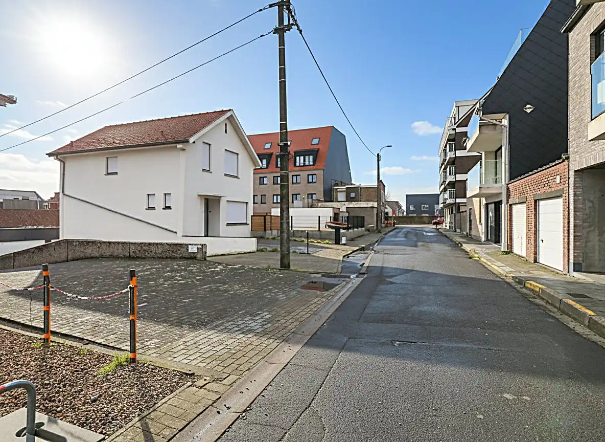 Ruime garagebox op topligging te Duinenweg! foto 6