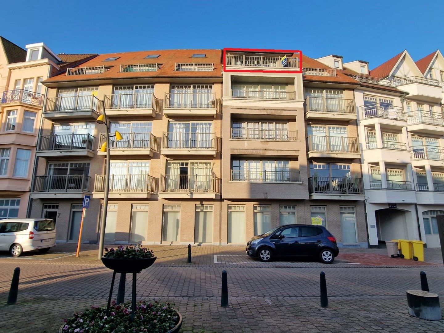 INSTAPKLAAR GEZELLIG DUPLEX APPARTEMENT MET GROOT ZONNETERRAS GELEGEN IN HET CENTRUM EN OP 100 METER VAN HET STRAND VAN DE PANNE foto 18