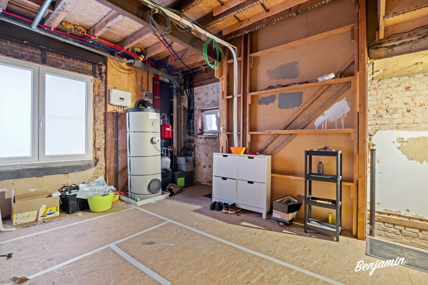 Halfopen woning met loods in Heule foto 15