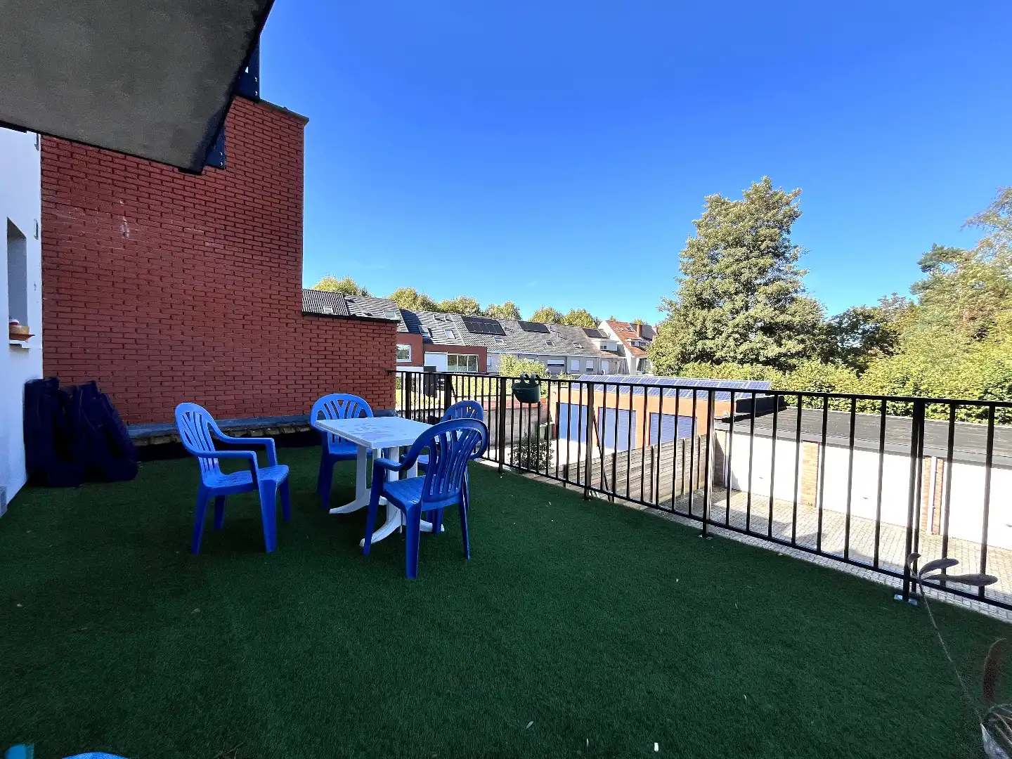 Comfortabel 2 slpk-appartement met terras en garage foto 15