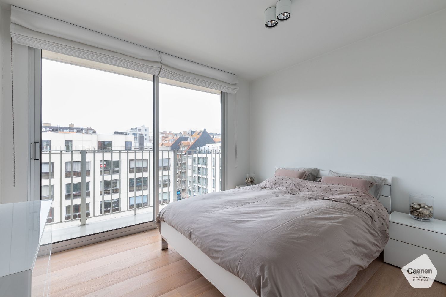 Fantastisch gerenoveerd hoekappartement met 1 slaapkamer foto 6