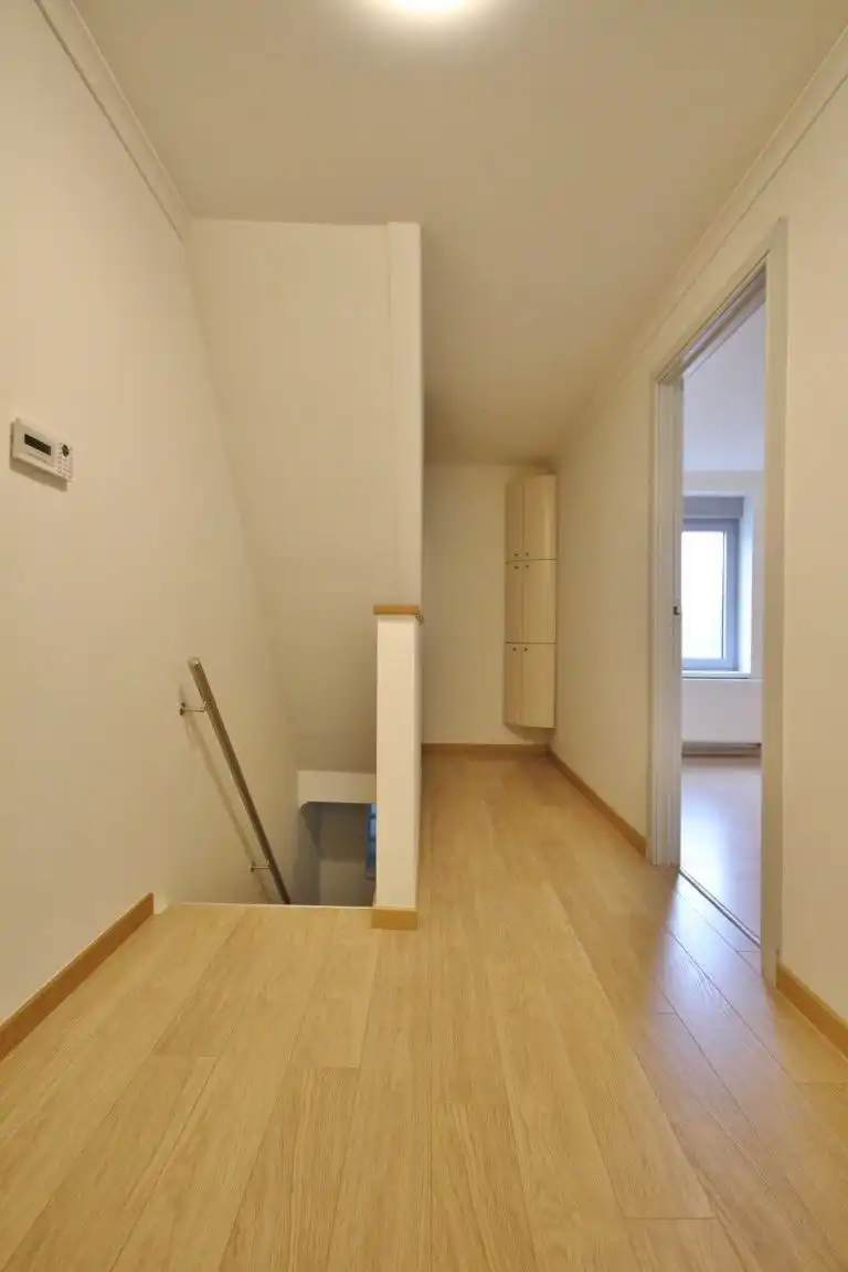 Zeer ruime woning net buiten het stadscentrum! foto 19