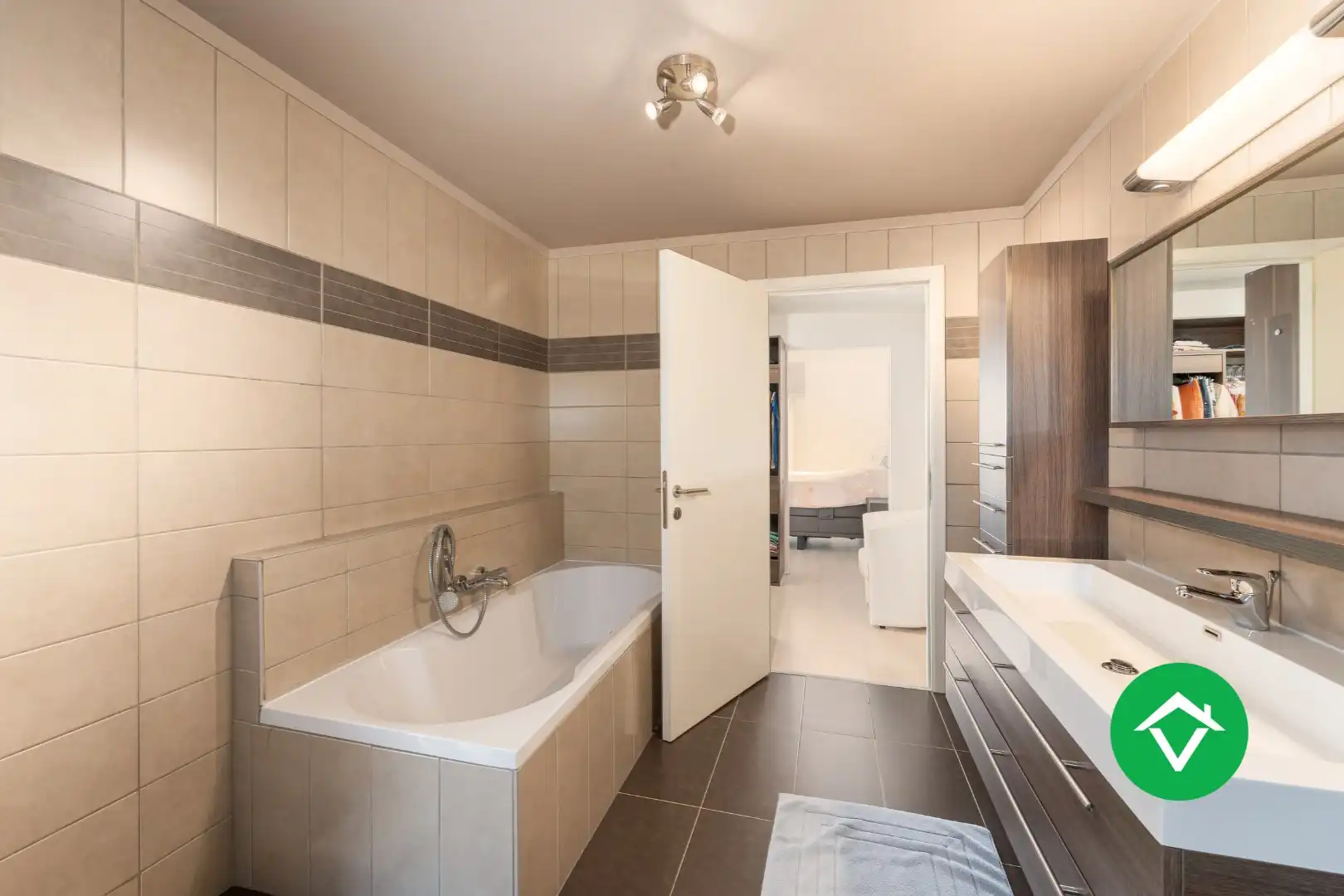 Alleenstaande woning met 4 slaapkamers en garage te Aartrijke foto 23