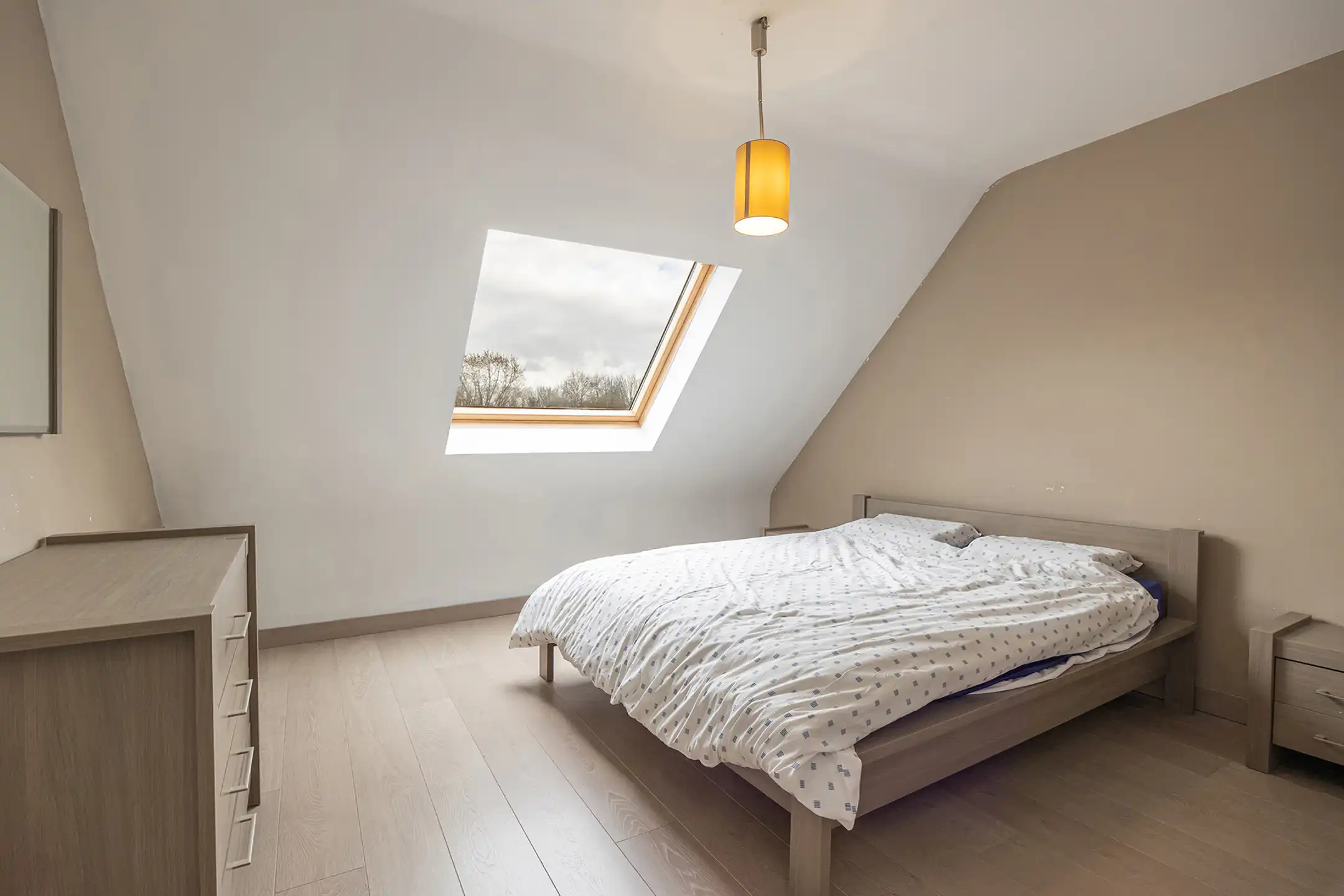 Instapklare recente HOB met 3 slaapkamers, tuin en garage foto 11