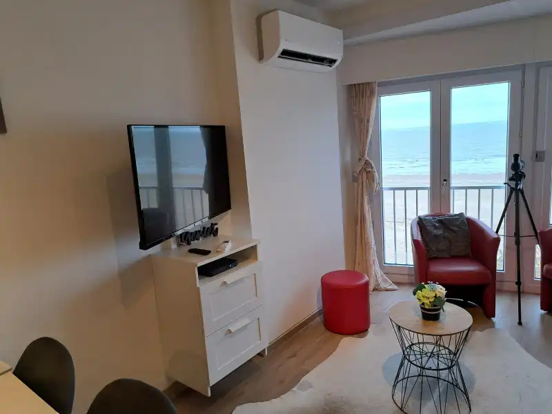 Mooi gerenoveerd 2-slaapkamer-appartement  met zeezicht. foto 6