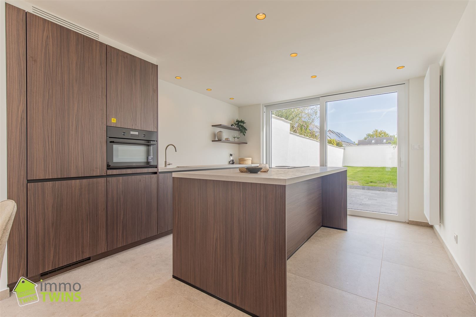 Totaal gerenoveerde, instapklare woning in hartje Beveren foto 15