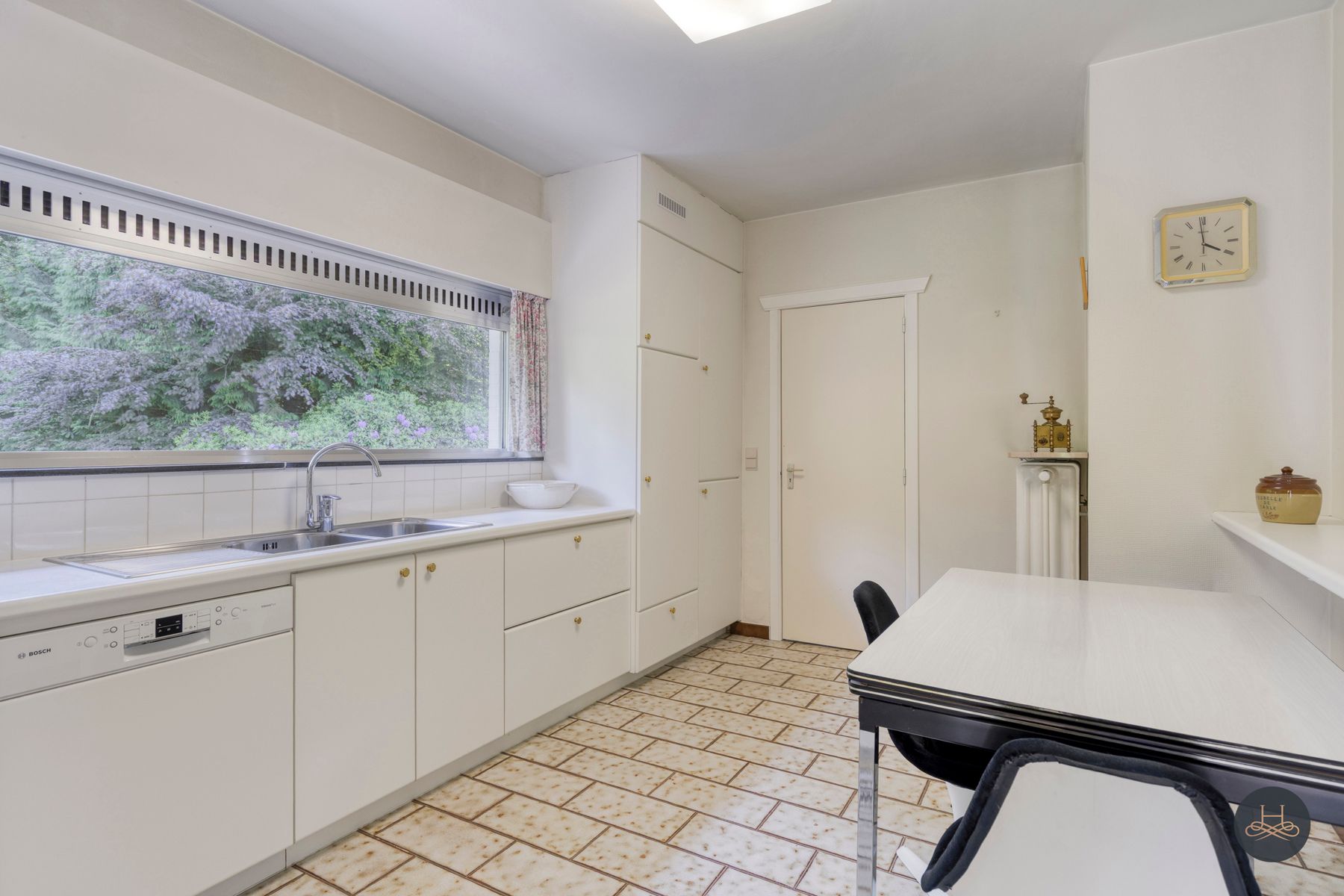 Verrassend ruime open woning met prachtige tuin foto 8