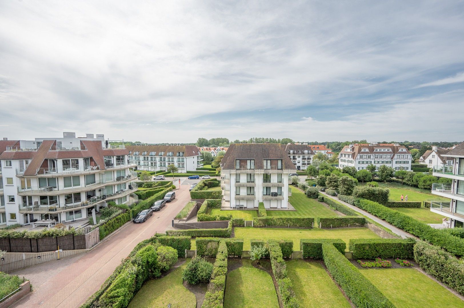 Magnifiek appartement op de wandeldijk in het Zoute, met adembenemend frontaal zeezicht. foto 20