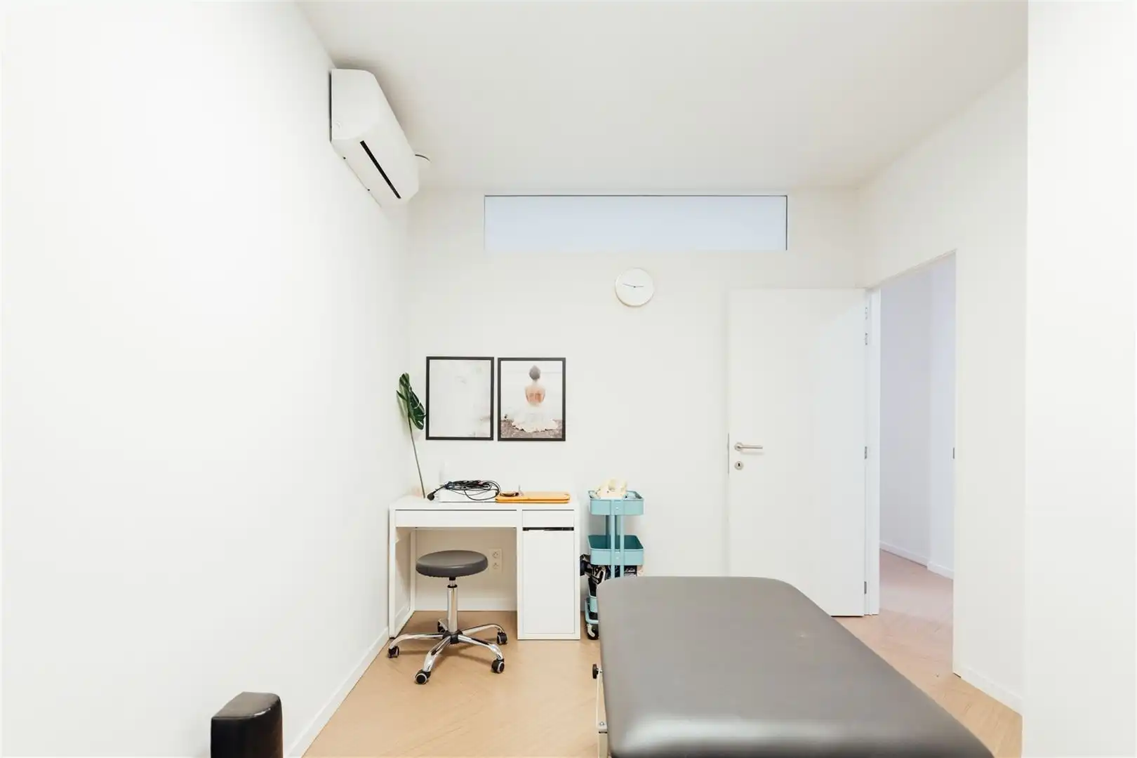 Opbrengsteigendom met praktijk en duplex appartement foto 7