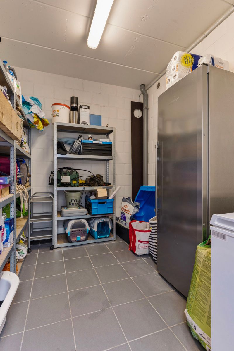Gezinswoning met 4 slaapkamers, tuin en garage in Halle foto 33