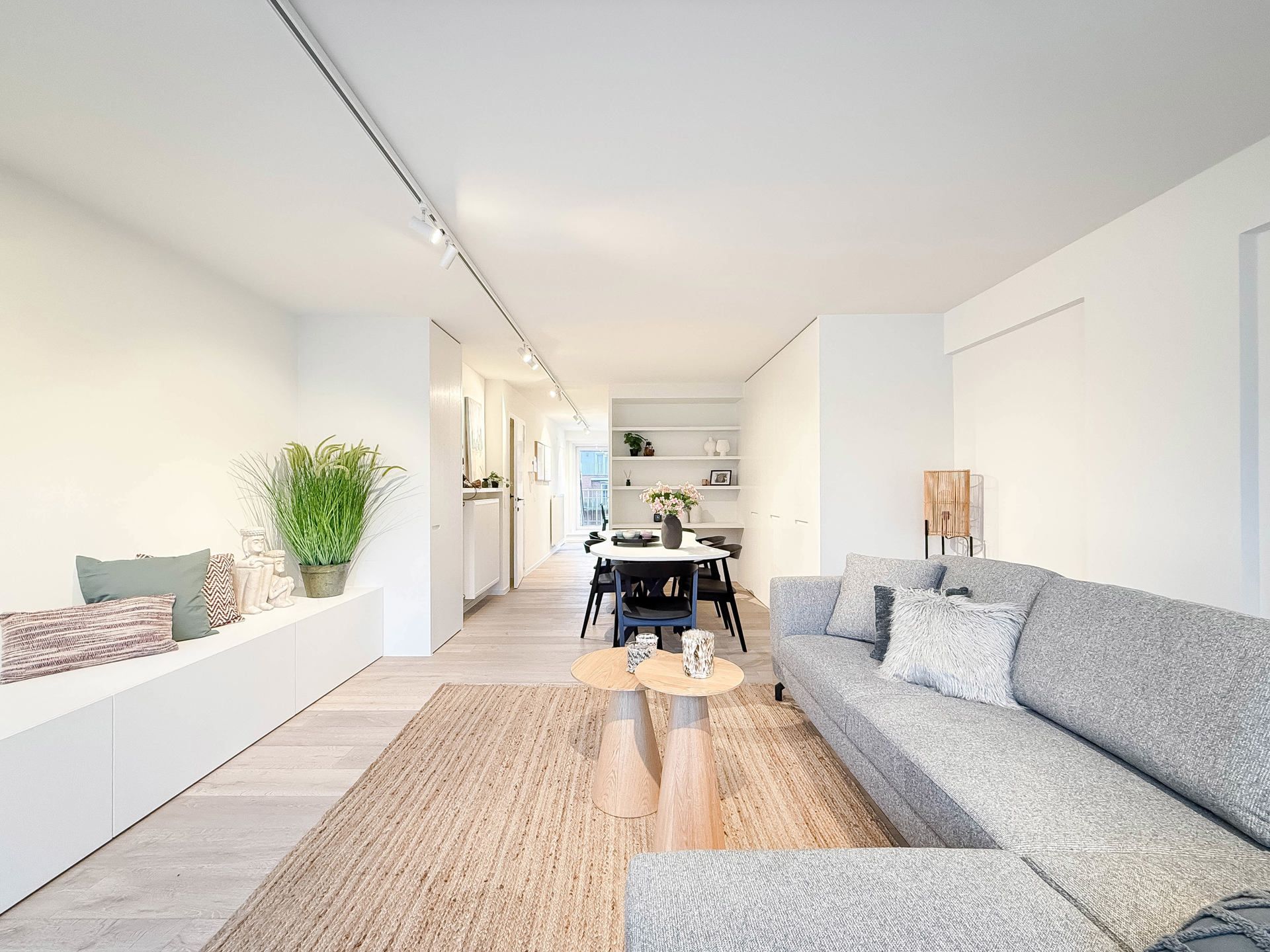 Stijlvol gerenoveerd duplex-appartement met 2 zonneterrassen foto 3