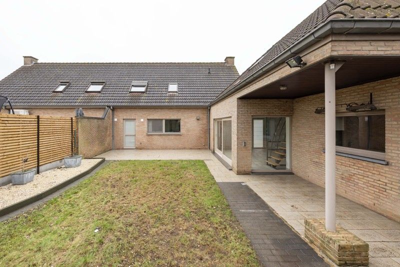 Instapklare halfopen woning met 4 slaapkamers en zonnige tuin TE KOOP in Oostrozebeke! foto 20