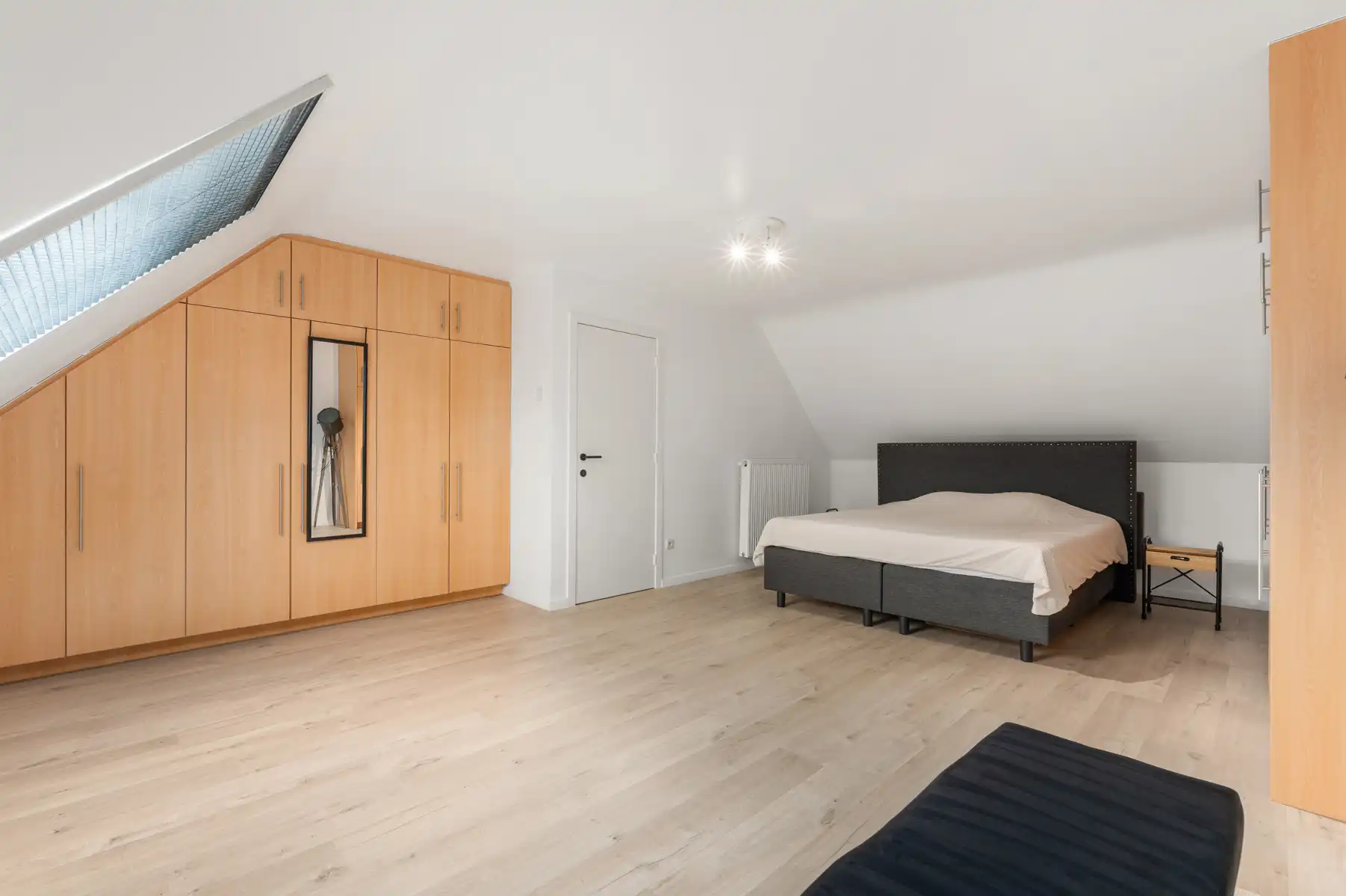 Instapklare, stijlvol gerenoveerde woning met 3 slaapkamers en dubbele garage in hartje Meulebeke foto 18